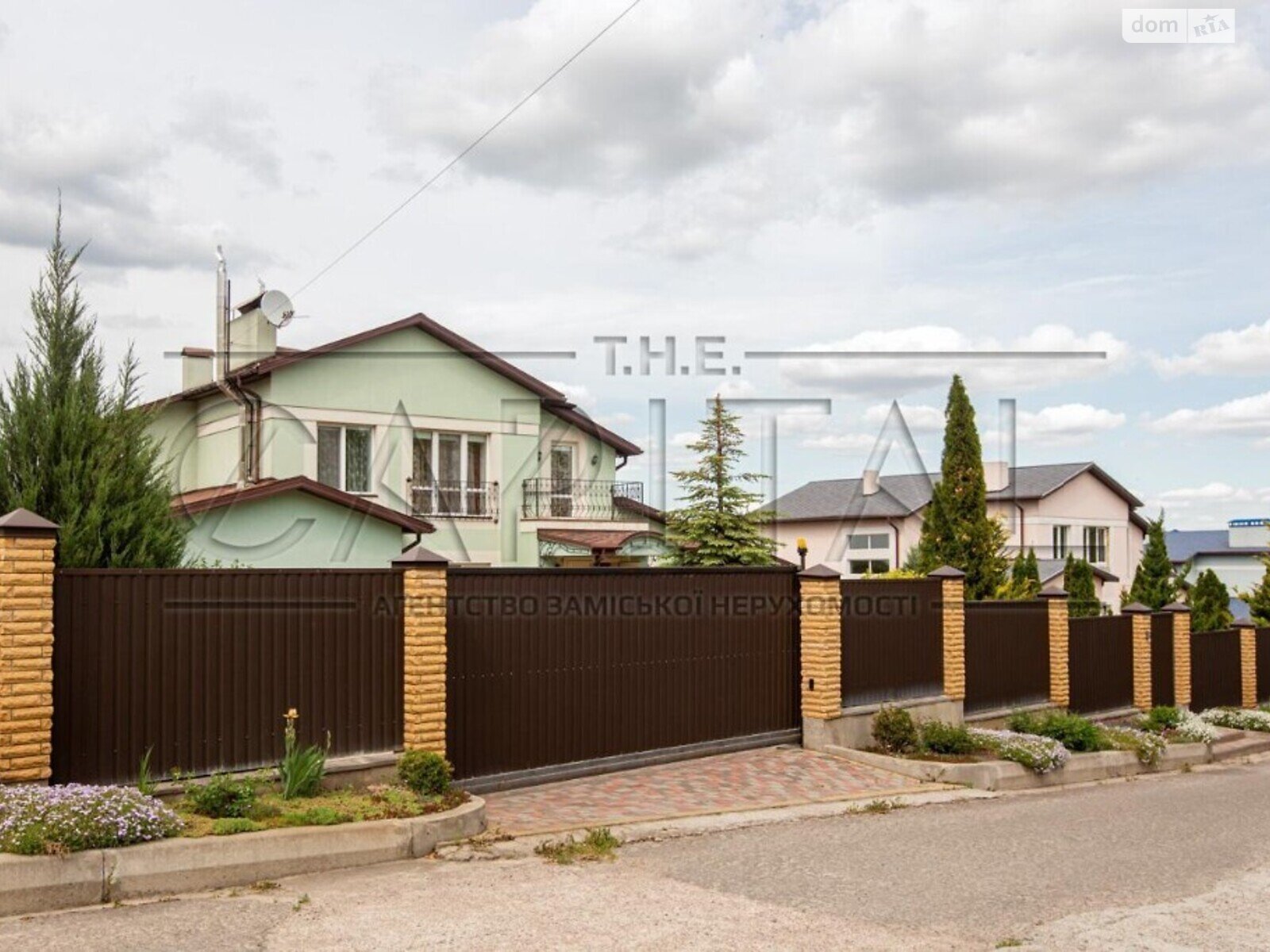 двухэтажный дом с отоплением, 350 кв. м, кирпич. Продажа в Горбовичах фото 1 двухэтажный дом с отоплением, 350 кв. м, кирпич. Продажа в Горбовичах фото 1