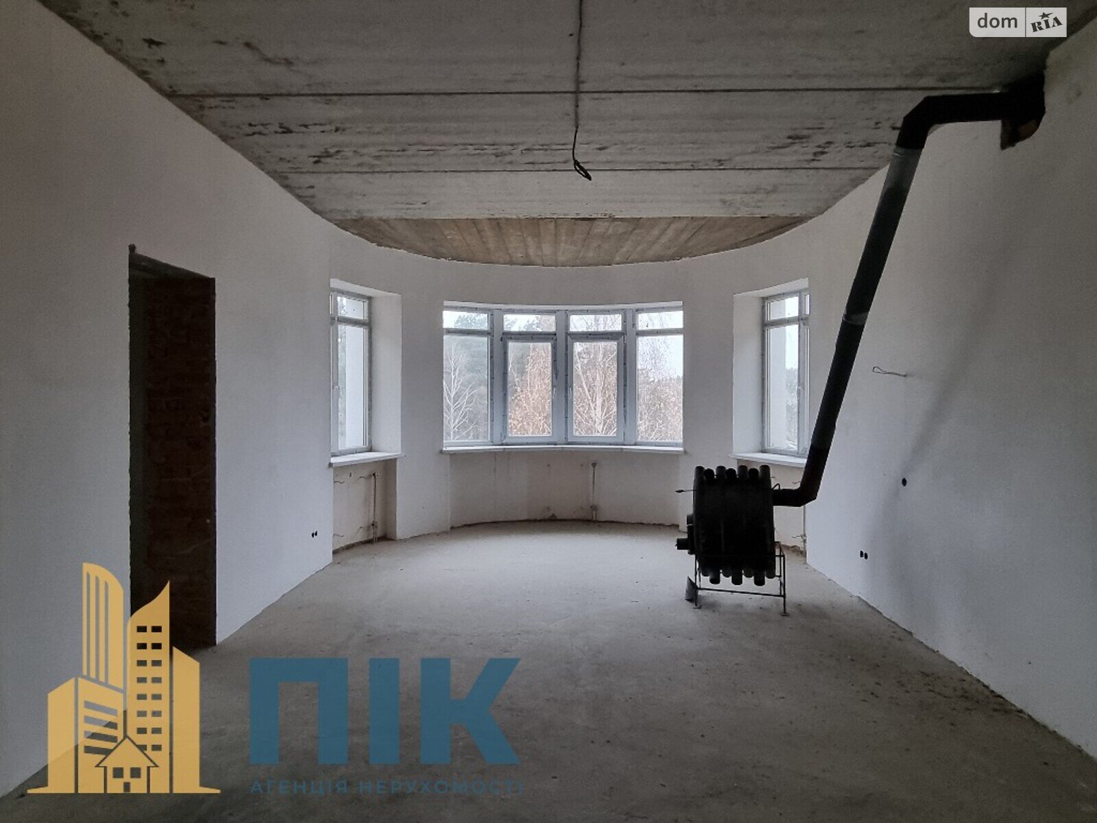 трехэтажный дом с гаражом, 667.4 кв. м, кирпич. Продажа в Гореничах фото 1 трехэтажный дом с гаражом, 667.4 кв. м, кирпич. Продажа в Гореничах фото 1