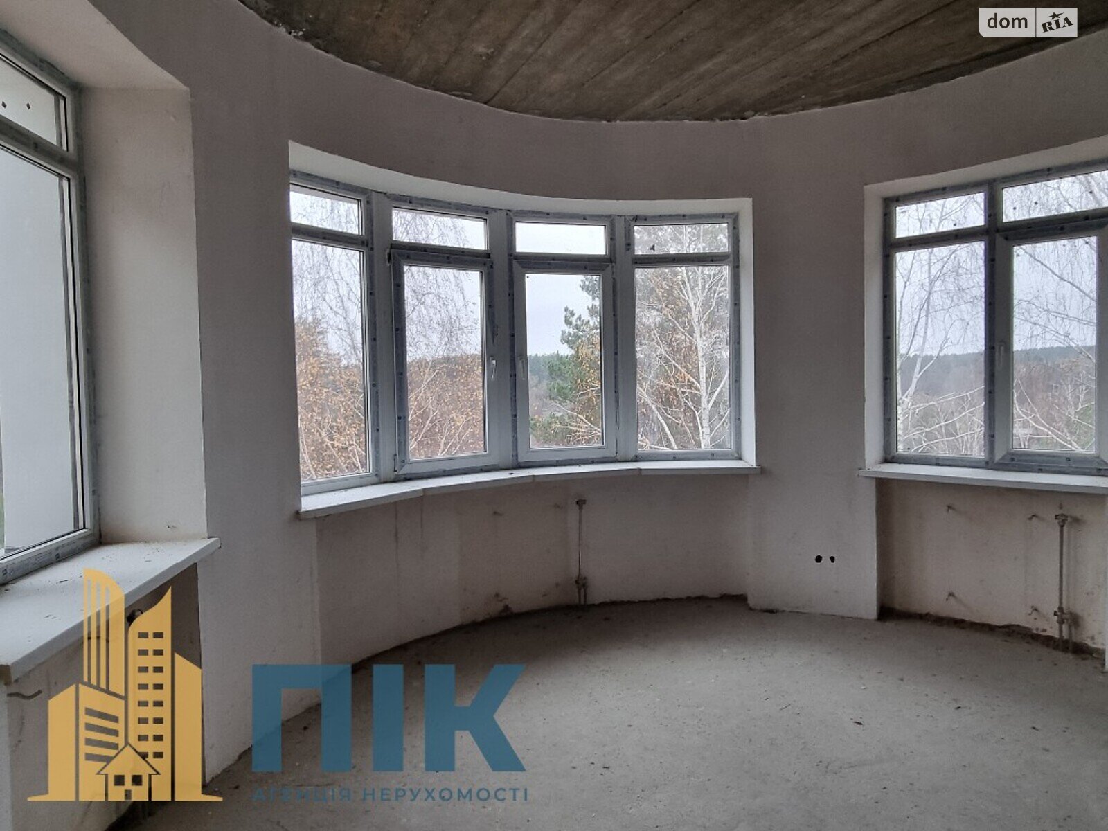 трехэтажный дом с гаражом, 667.4 кв. м, кирпич. Продажа в Гореничах фото 1 трехэтажный дом с гаражом, 667.4 кв. м, кирпич. Продажа в Гореничах фото 1