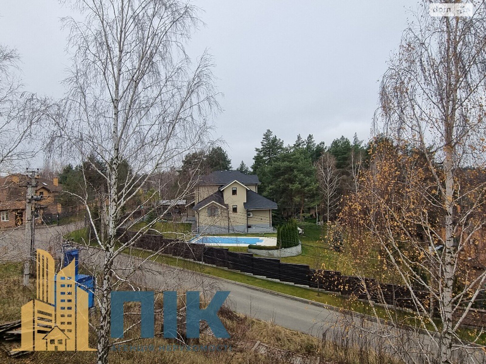 трехэтажный дом с гаражом, 667.4 кв. м, кирпич. Продажа в Гореничах фото 1 трехэтажный дом с гаражом, 667.4 кв. м, кирпич. Продажа в Гореничах фото 1