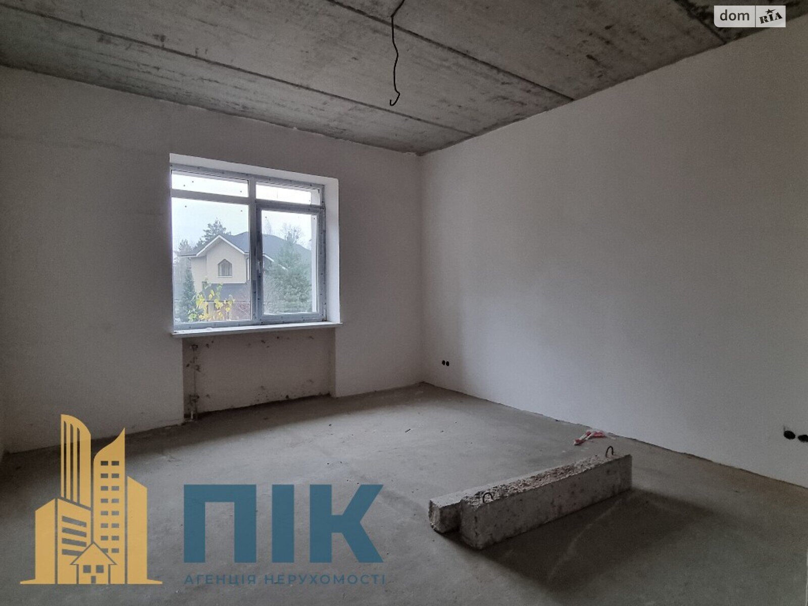трехэтажный дом с гаражом, 667.4 кв. м, кирпич. Продажа в Гореничах фото 1 трехэтажный дом с гаражом, 667.4 кв. м, кирпич. Продажа в Гореничах фото 1