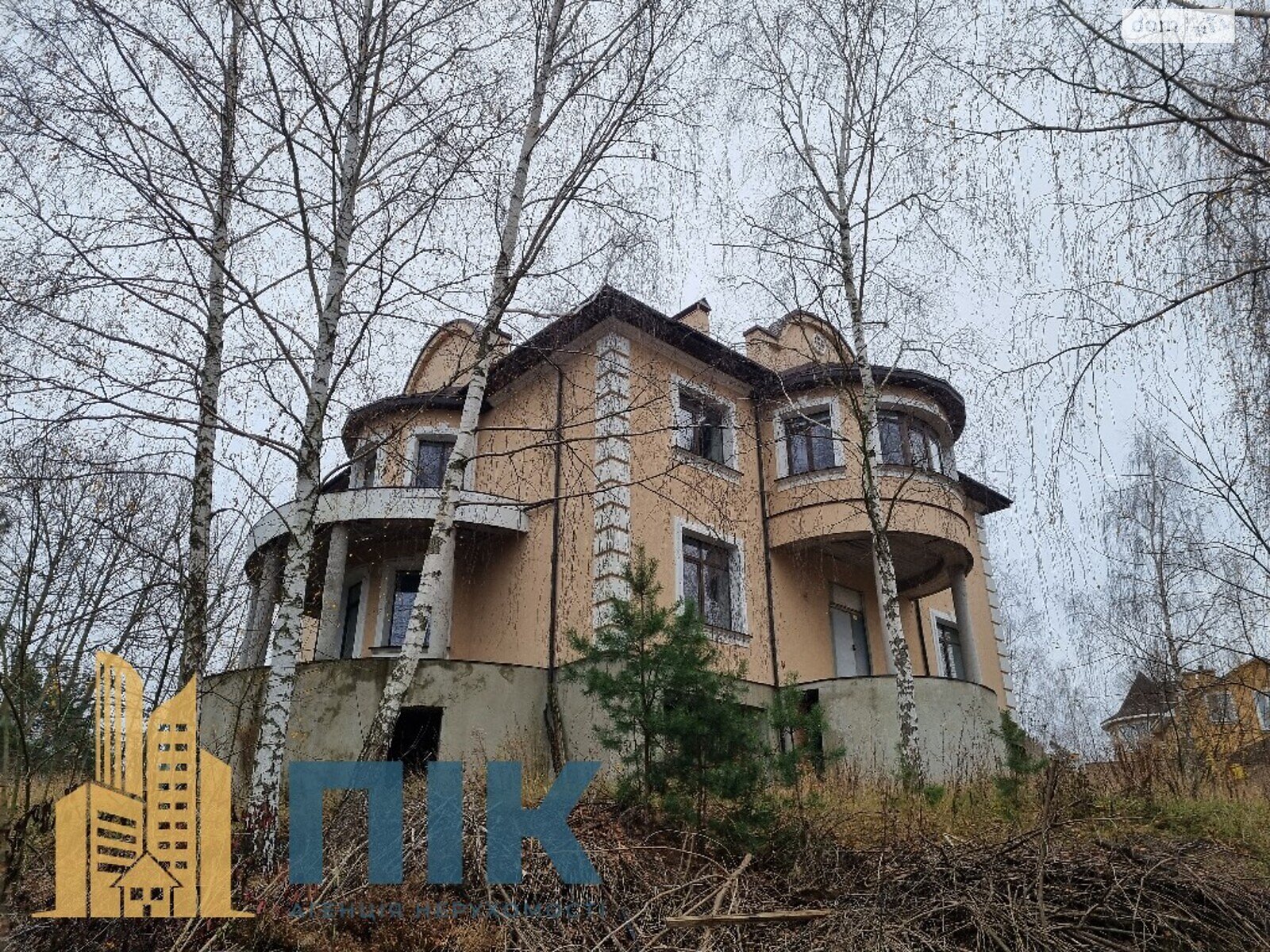 трехэтажный дом с гаражом, 667.4 кв. м, кирпич. Продажа в Гореничах фото 1 трехэтажный дом с гаражом, 667.4 кв. м, кирпич. Продажа в Гореничах фото 1