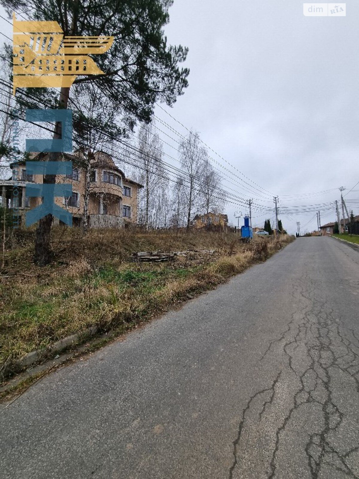 трехэтажный дом с гаражом, 667.4 кв. м, кирпич. Продажа в Гореничах фото 1 трехэтажный дом с гаражом, 667.4 кв. м, кирпич. Продажа в Гореничах фото 1