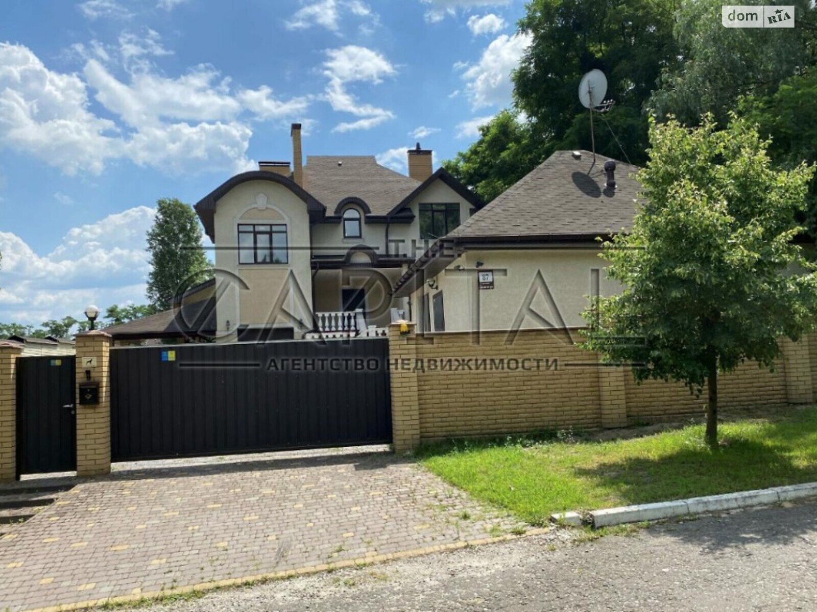 трехэтажный дом с ремонтом, 362 кв. м, кирпич. Продажа в Гореничах фото 1 трехэтажный дом с ремонтом, 362 кв. м, кирпич. Продажа в Гореничах фото 1