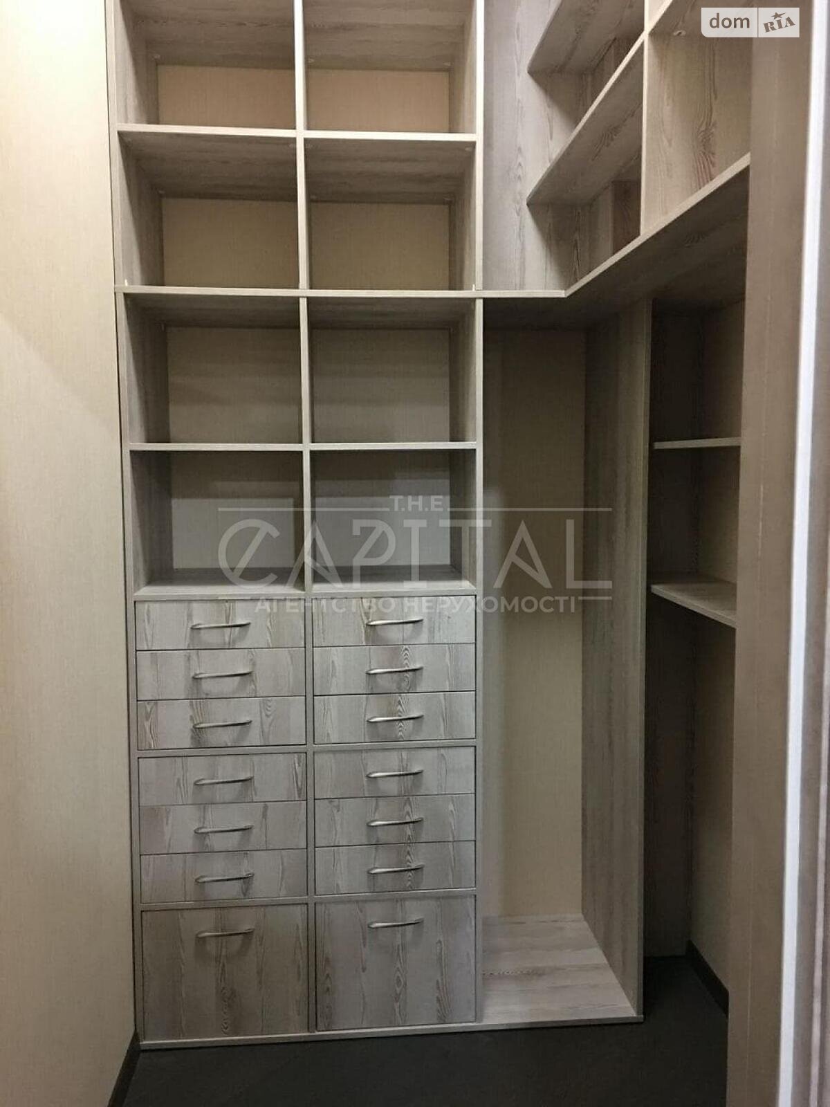 двухэтажный дом, 1039 кв. м, кирпич. Продажа в Горенке фото 1