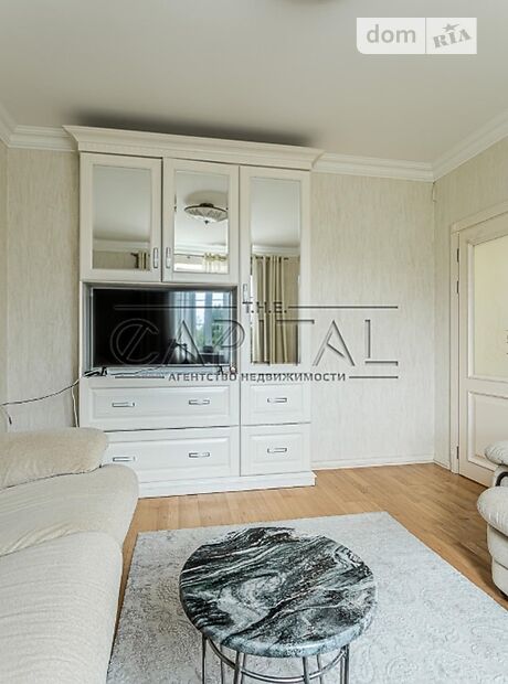 трехэтажный дом с садом, 290 кв. м, кирпич. Продажа в Хотове (Киевская обл.) фото 1 трехэтажный дом с садом, 290 кв. м, кирпич. Продажа в Хотове (Киевская обл.) фото 1