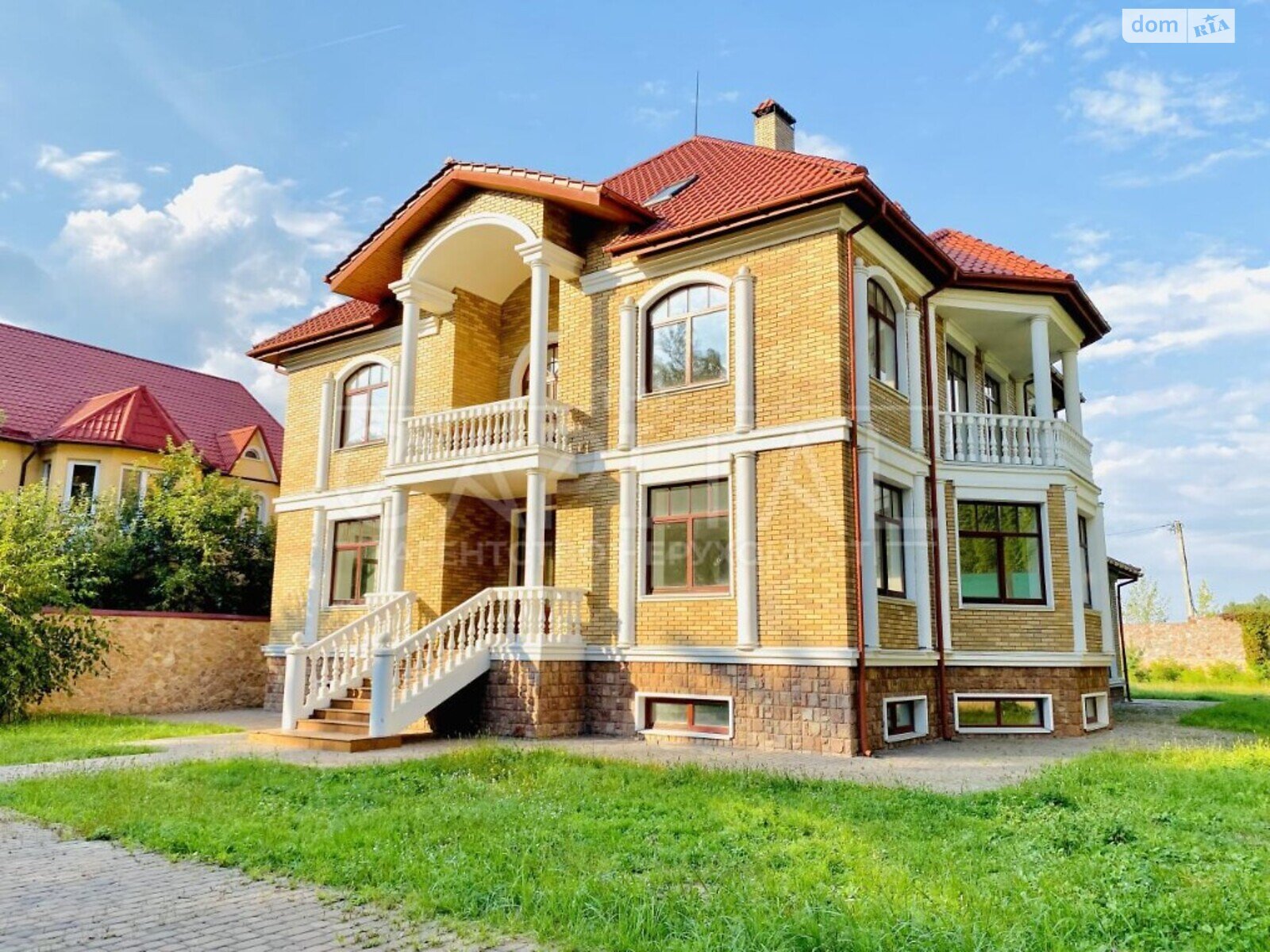 четырехэтажный дом, 450 кв. м, кирпич. Продажа в Лесниках фото 1