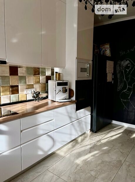 трехэтажный дом с камином, 180 кв. м, блочно-кирпичный. Продажа в Лесниках (Киевская обл.) фото 1 трехэтажный дом с камином, 180 кв. м, блочно-кирпичный. Продажа в Лесниках (Киевская обл.) фото 1