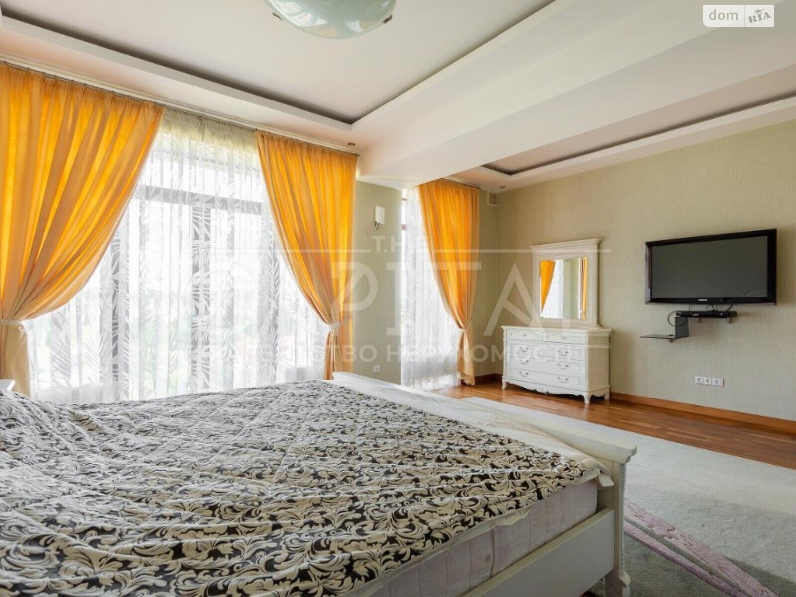 трехэтажный дом с отоплением, 412 кв. м, кирпич. Продажа в Лесниках фото 1