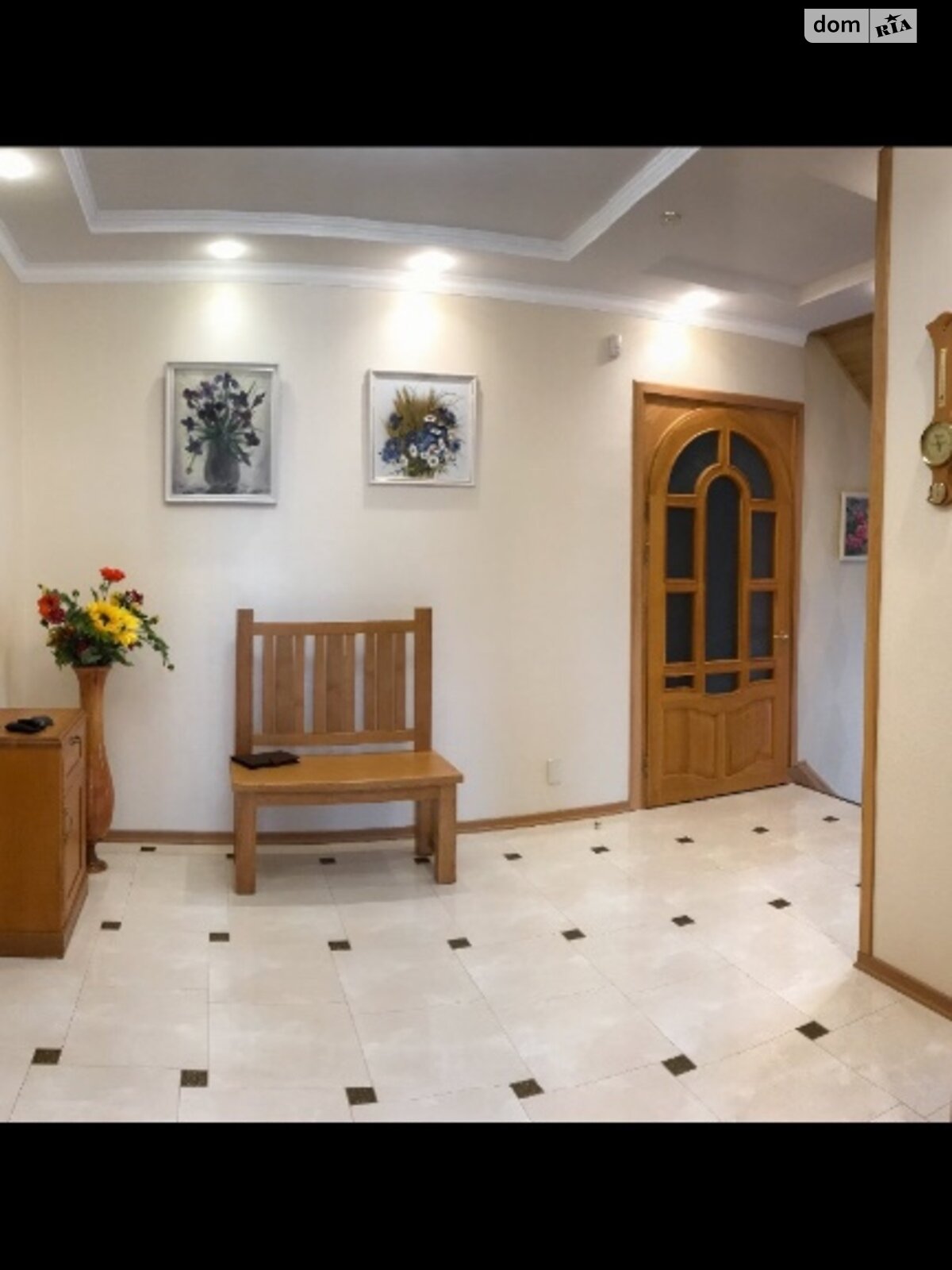 трехэтажный дом с отоплением, 429 кв. м, кирпич. Продажа в Малютянке фото 1 трехэтажный дом с отоплением, 429 кв. м, кирпич. Продажа в Малютянке фото 1