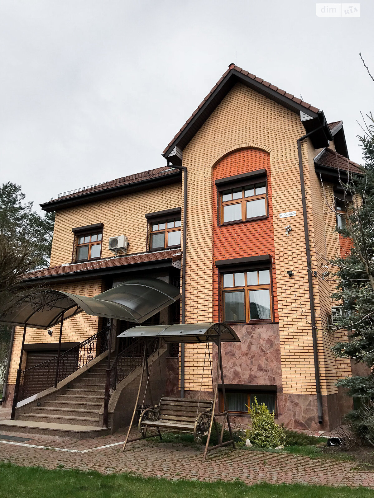 трехэтажный дом с отоплением, 429 кв. м, кирпич. Продажа в Малютянке фото 1 трехэтажный дом с отоплением, 429 кв. м, кирпич. Продажа в Малютянке фото 1