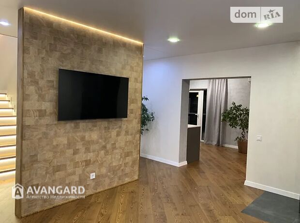 трехэтажный дом, 250 кв. м, кирпич. Продажа в Софиевской Борщаговке (Киевская обл.) фото 1 трехэтажный дом, 250 кв. м, кирпич. Продажа в Софиевской Борщаговке (Киевская обл.) фото 1