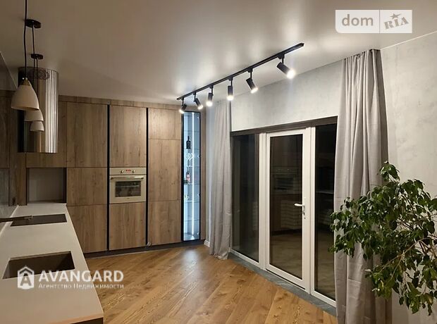 трехэтажный дом, 250 кв. м, кирпич. Продажа в Софиевской Борщаговке (Киевская обл.) фото 1 трехэтажный дом, 250 кв. м, кирпич. Продажа в Софиевской Борщаговке (Киевская обл.) фото 1