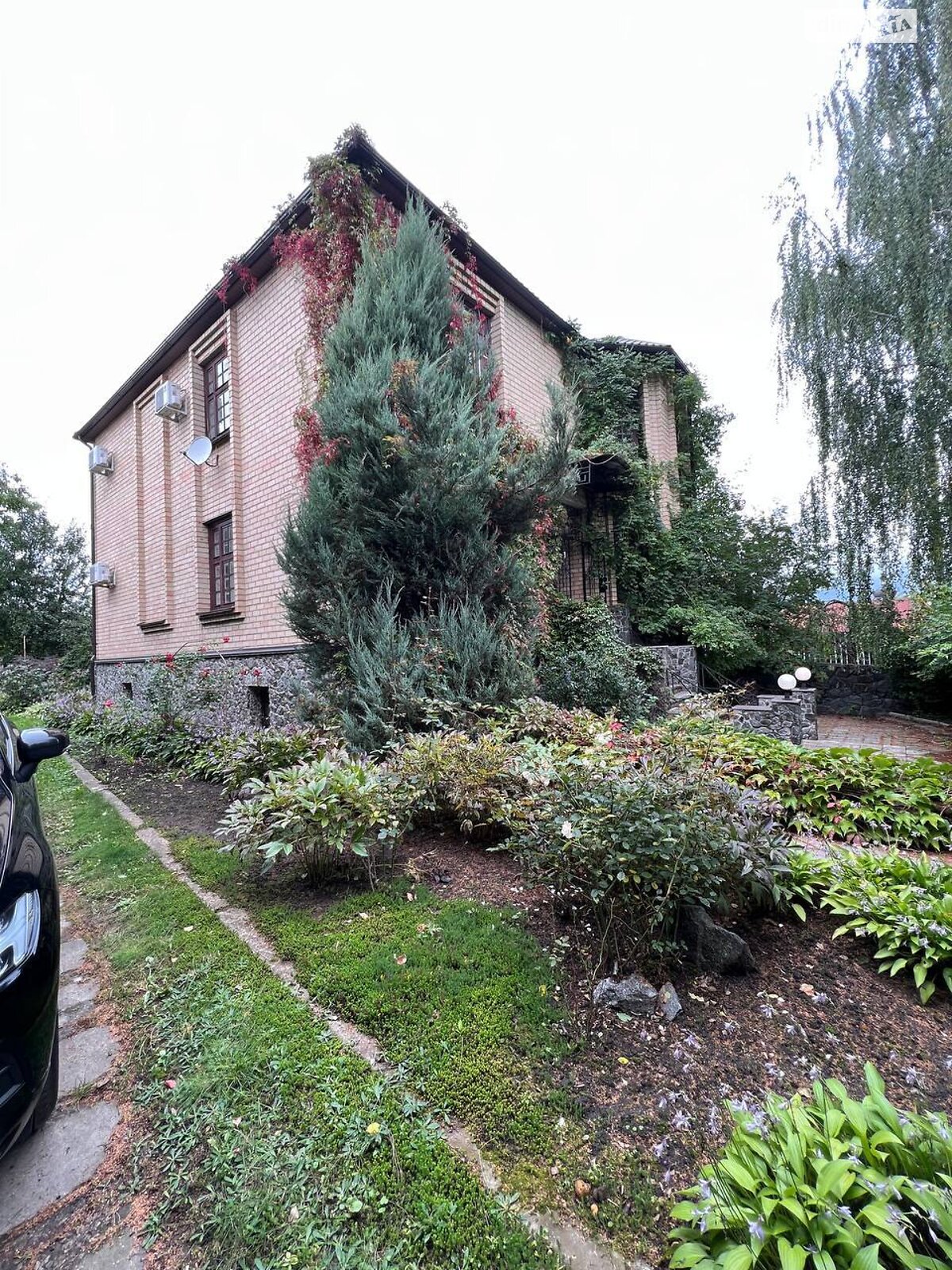 трехэтажный дом веранда, 360 кв. м, кирпич. Продажа в Киево-Святошинске фото 1