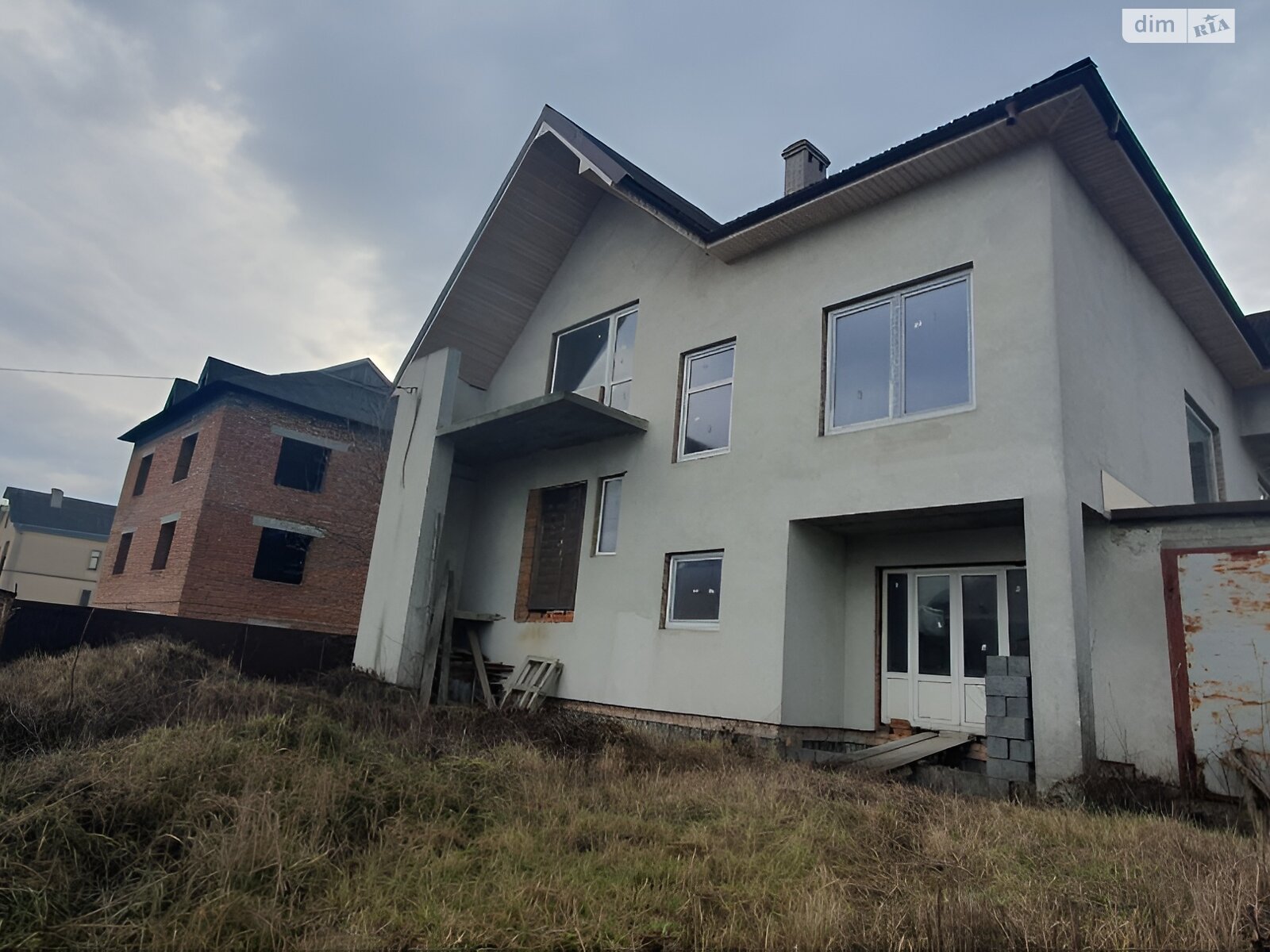 трехэтажный дом с гаражом, 350 кв. м, кирпич. Продажа в Клузове фото 1 трехэтажный дом с гаражом, 350 кв. м, кирпич. Продажа в Клузове фото 1