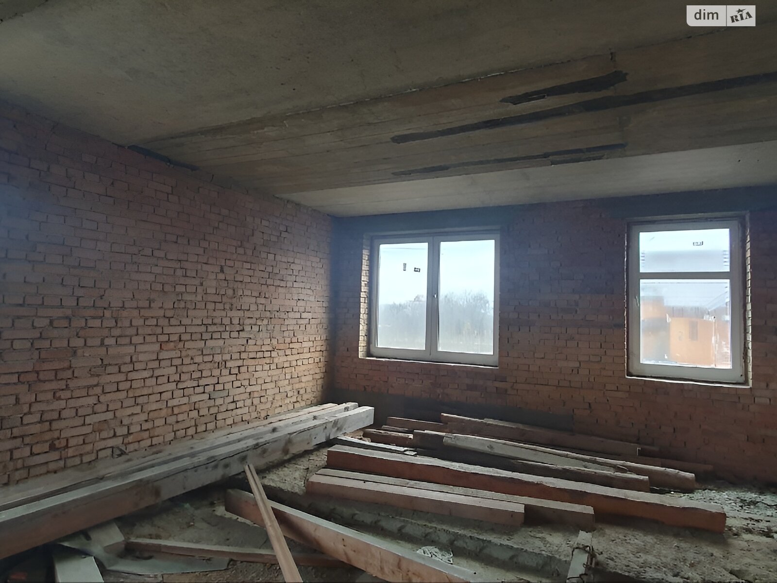 трехэтажный дом с гаражом, 350 кв. м, кирпич. Продажа в Клузове фото 1 трехэтажный дом с гаражом, 350 кв. м, кирпич. Продажа в Клузове фото 1