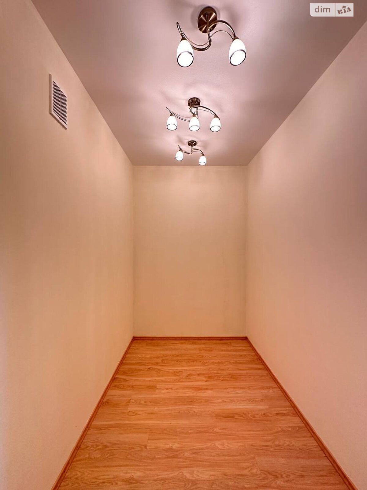 триповерховий будинок з балконом, 200.9 кв. м, ракушняк. Продаж в Коблевому, район Коблево фото 1 триповерховий будинок з балконом, 200.9 кв. м, ракушняк. Продаж в Коблевому, район Коблево фото 1