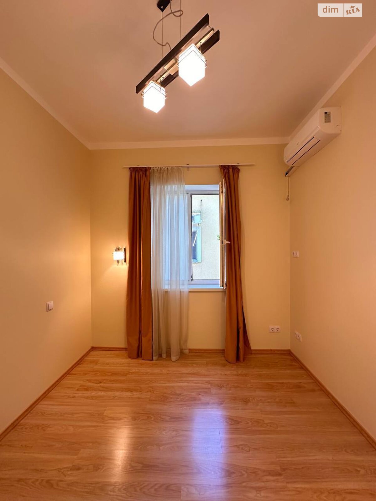 триповерховий будинок з балконом, 200.9 кв. м, ракушняк. Продаж в Коблевому, район Коблево фото 1 триповерховий будинок з балконом, 200.9 кв. м, ракушняк. Продаж в Коблевому, район Коблево фото 1