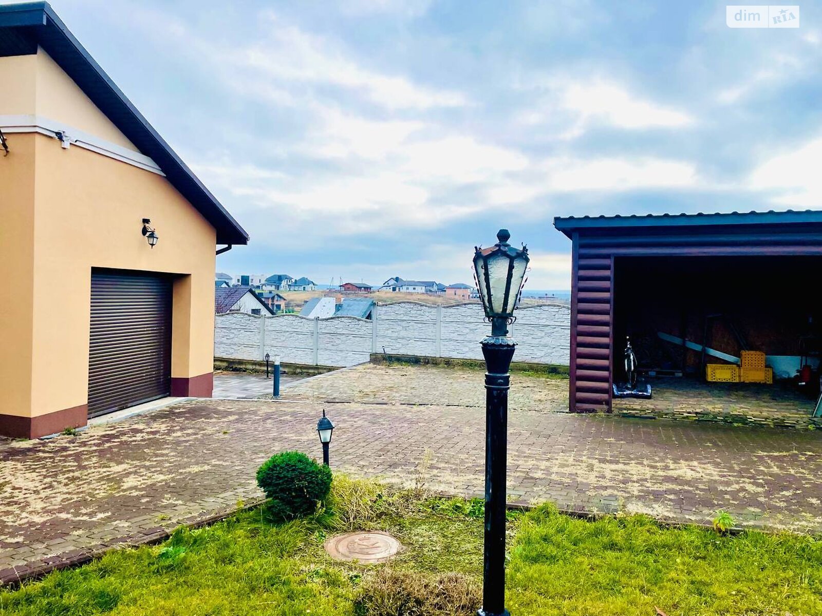 двухэтажный дом с гаражом, 246.5 кв. м, кирпич. Продажа в Колоденке фото 1 двухэтажный дом с гаражом, 246.5 кв. м, кирпич. Продажа в Колоденке фото 1