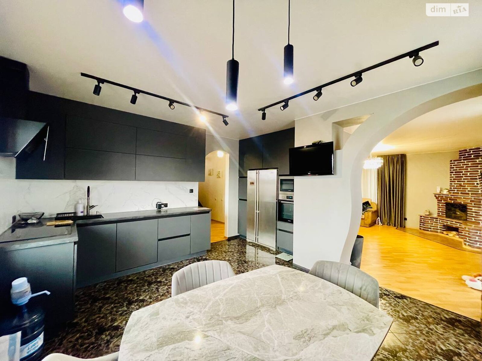 двухэтажный дом с гаражом, 246.5 кв. м, кирпич. Продажа в Колоденке фото 1 двухэтажный дом с гаражом, 246.5 кв. м, кирпич. Продажа в Колоденке фото 1