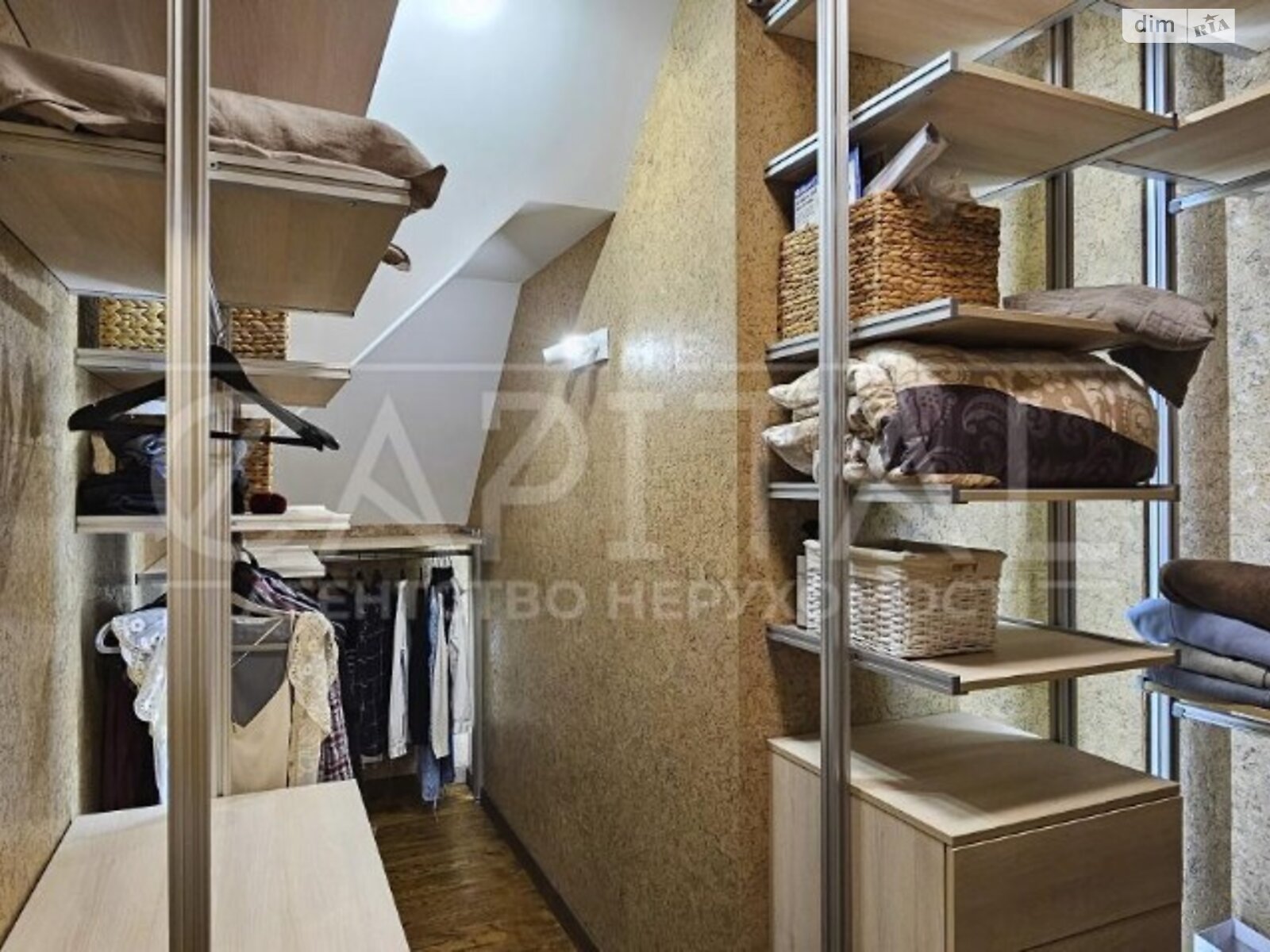 двухэтажный дом с балконом, 241 кв. м, кирпич. Продажа в Колонщине фото 1