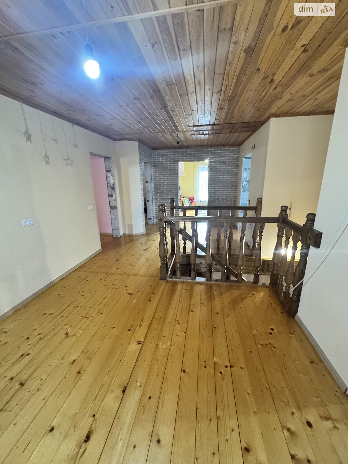 двухэтажный дом с верандой, 230 кв. м, кирпич. Продажа в Комарине фото 1 двухэтажный дом с верандой, 230 кв. м, кирпич. Продажа в Комарине фото 1