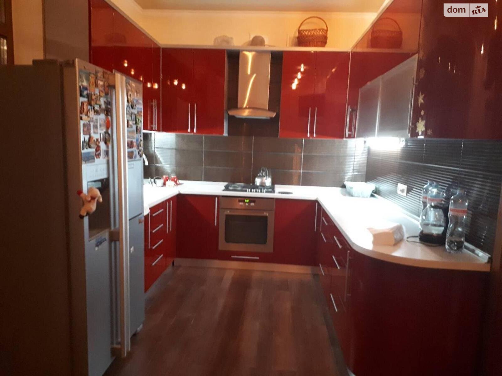 трехэтажный дом, 270 кв. м, кирпич. Продажа в Лесках фото 1