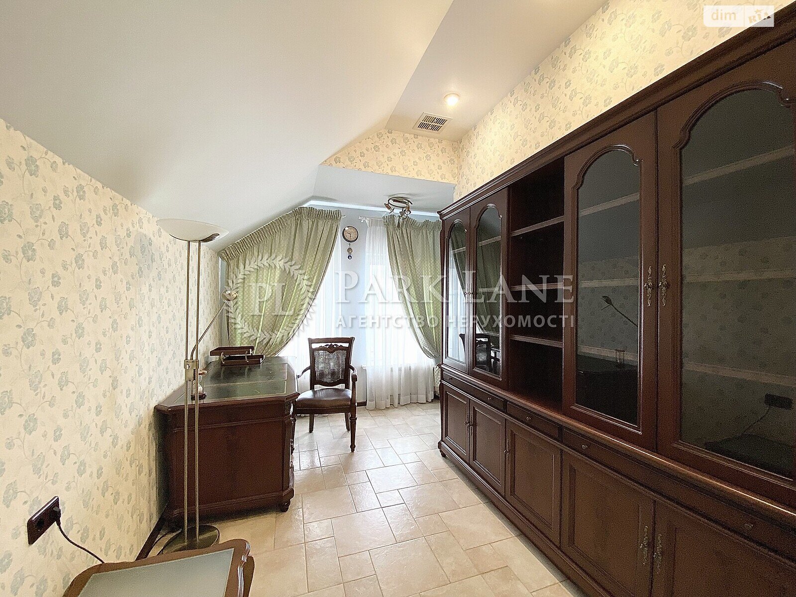 трехэтажный дом с верандой, 1057.9 кв. м, керамический кирпич. Продажа в Козине фото 1 трехэтажный дом с верандой, 1057.9 кв. м, керамический кирпич. Продажа в Козине фото 1
