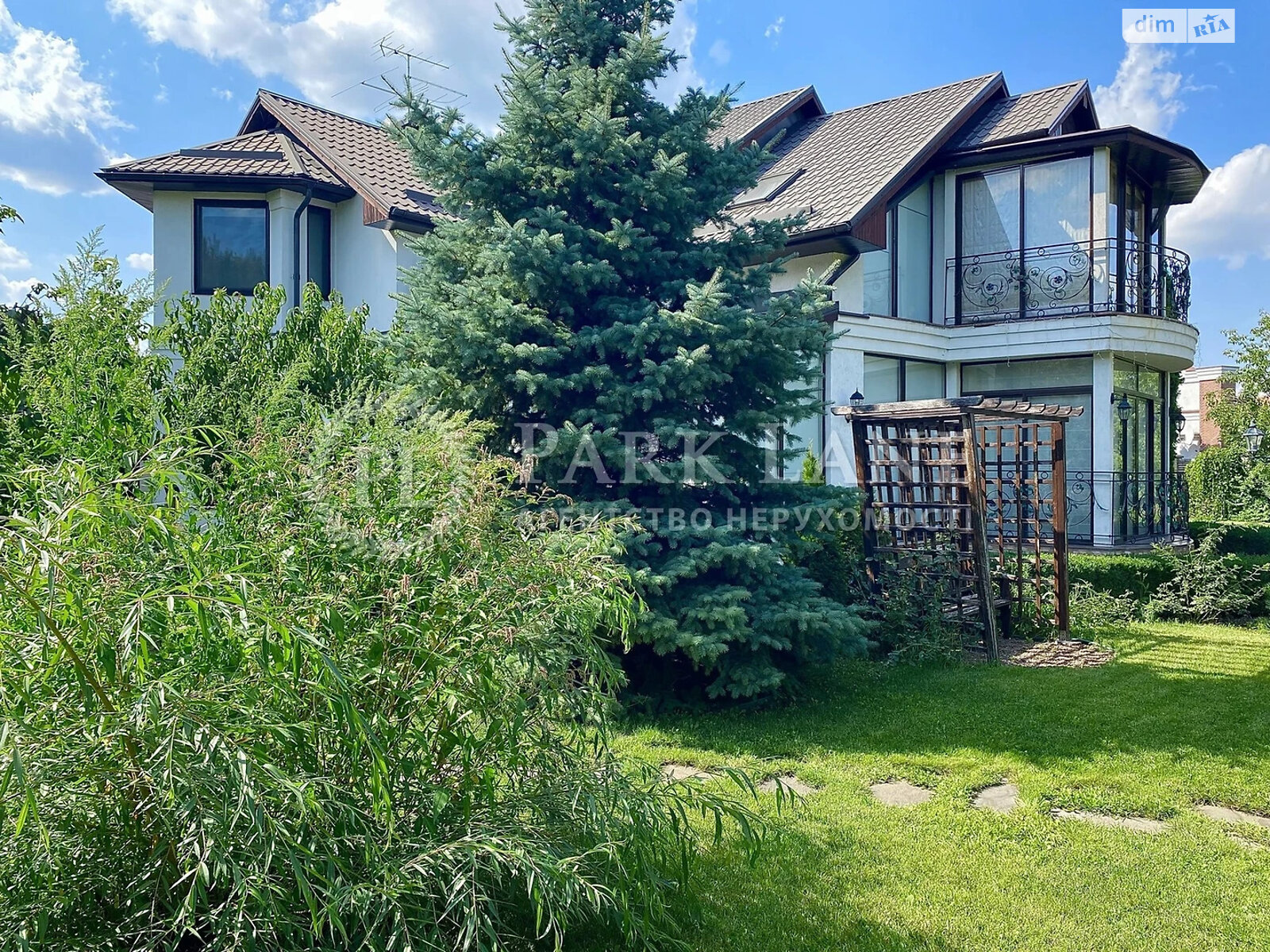 трехэтажный дом с верандой, 1057.9 кв. м, керамический кирпич. Продажа в Козине фото 1 трехэтажный дом с верандой, 1057.9 кв. м, керамический кирпич. Продажа в Козине фото 1