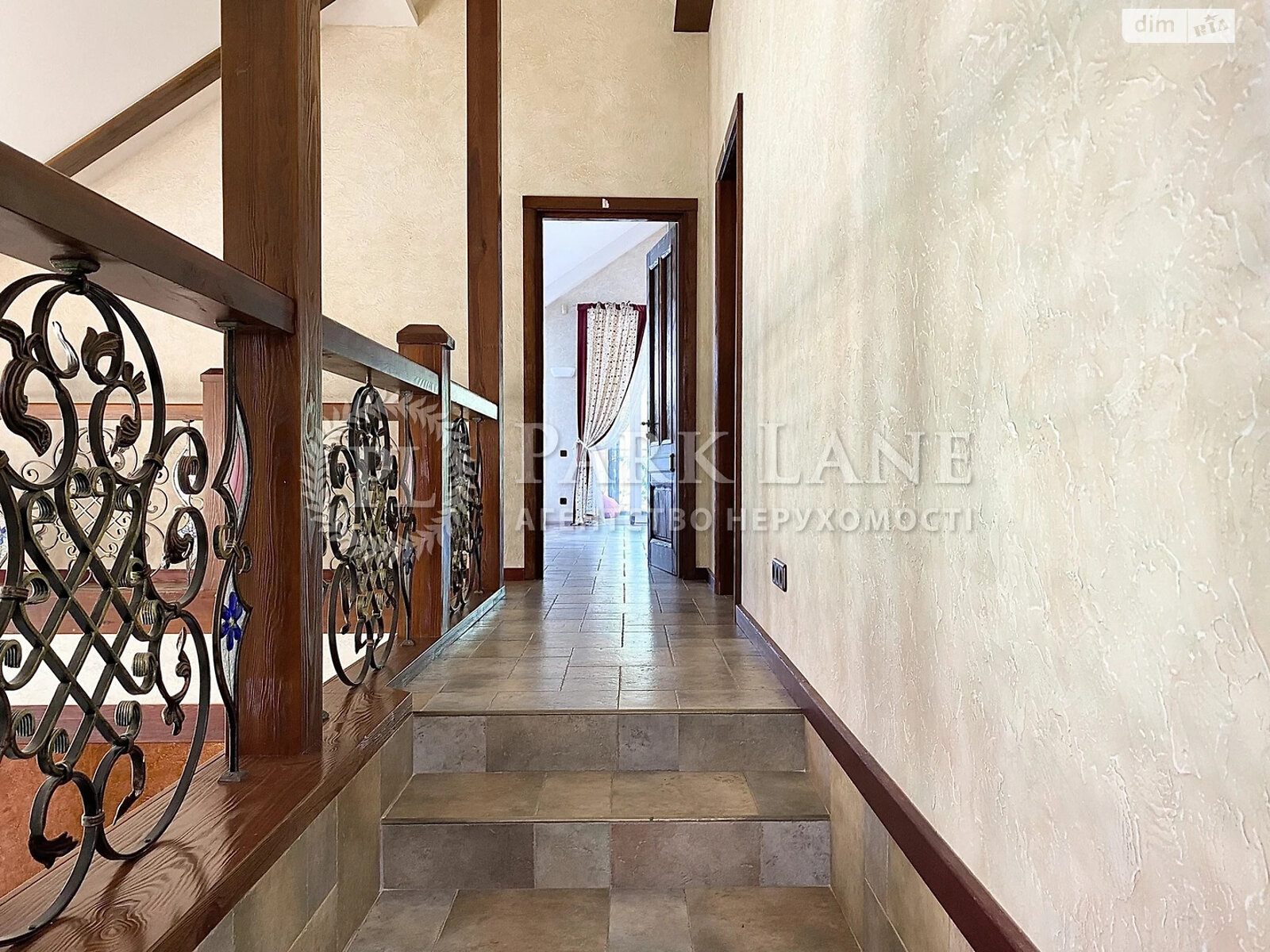 трехэтажный дом с верандой, 1057.9 кв. м, керамический кирпич. Продажа в Козине фото 1 трехэтажный дом с верандой, 1057.9 кв. м, керамический кирпич. Продажа в Козине фото 1