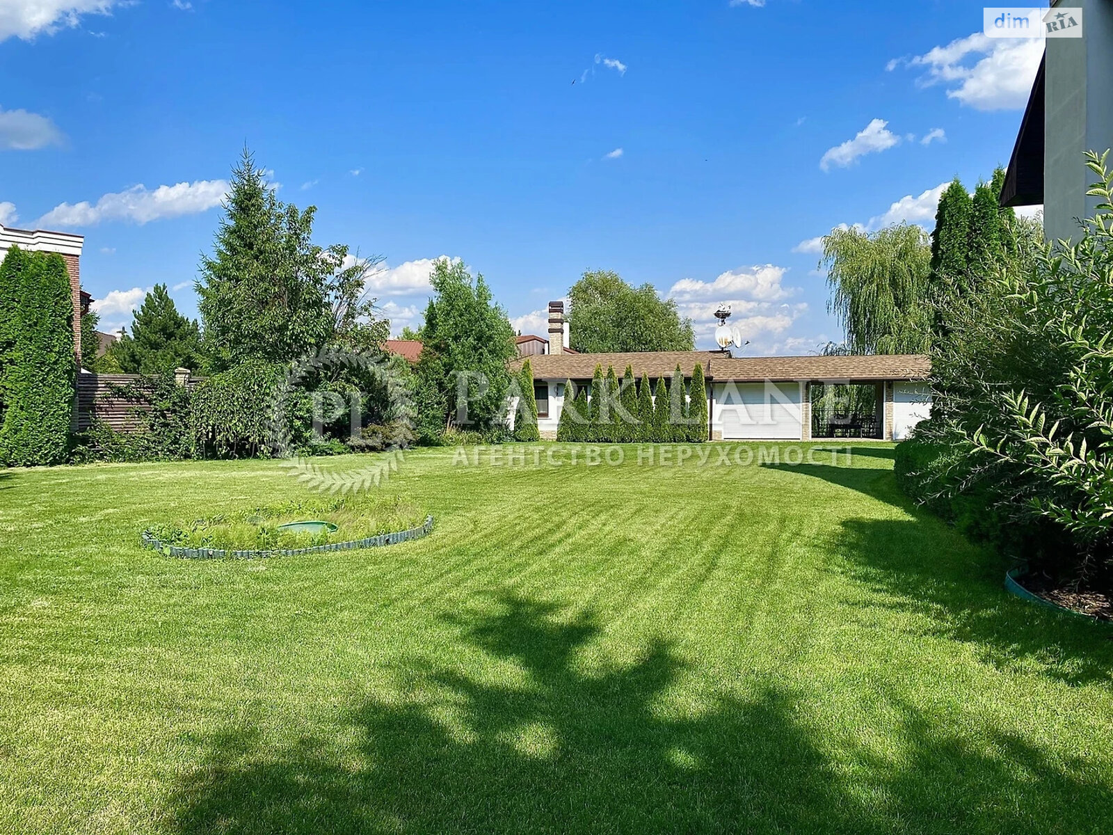 трехэтажный дом с верандой, 1057.9 кв. м, керамический кирпич. Продажа в Козине фото 1 трехэтажный дом с верандой, 1057.9 кв. м, керамический кирпич. Продажа в Козине фото 1