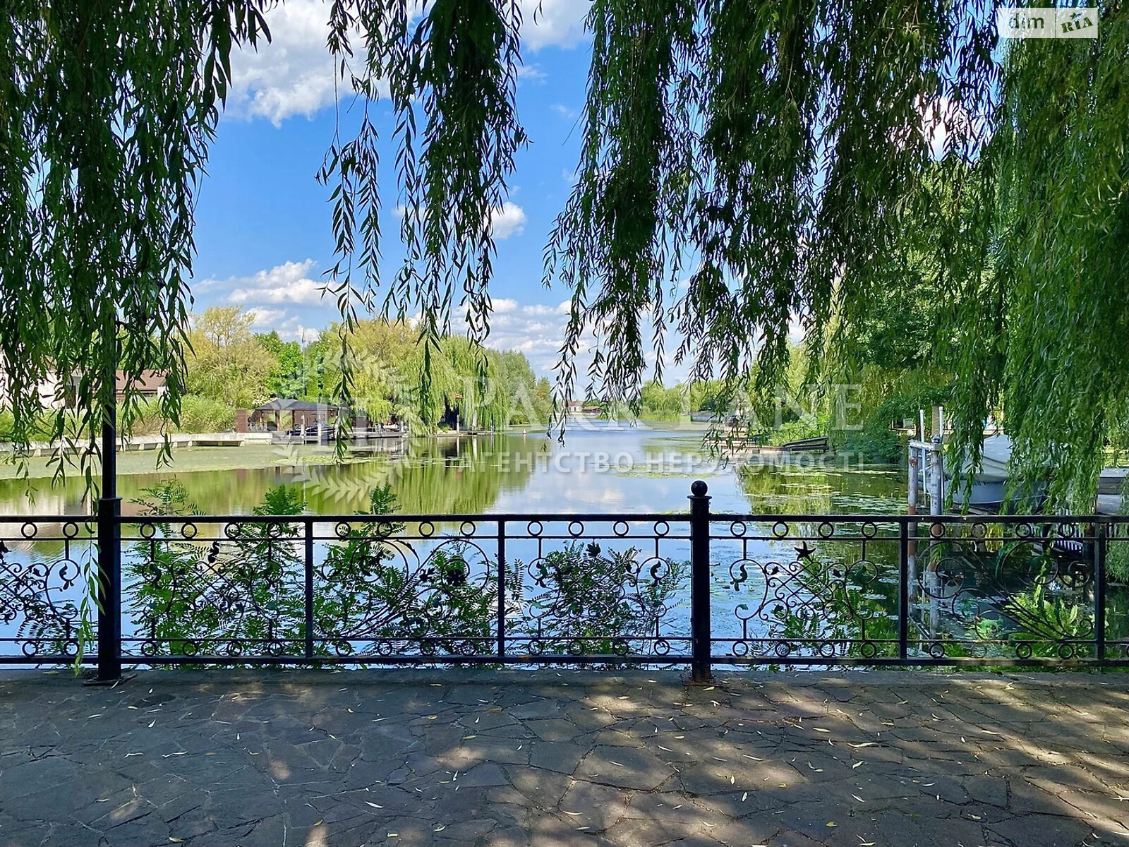 трехэтажный дом с верандой, 1057.9 кв. м, керамический кирпич. Продажа в Козине фото 1 трехэтажный дом с верандой, 1057.9 кв. м, керамический кирпич. Продажа в Козине фото 1