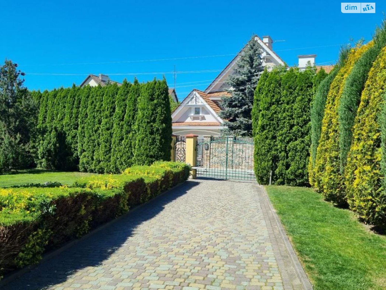 триповерховий будинок, 330 кв. м, кирпич. Продаж у Конопниці фото 1