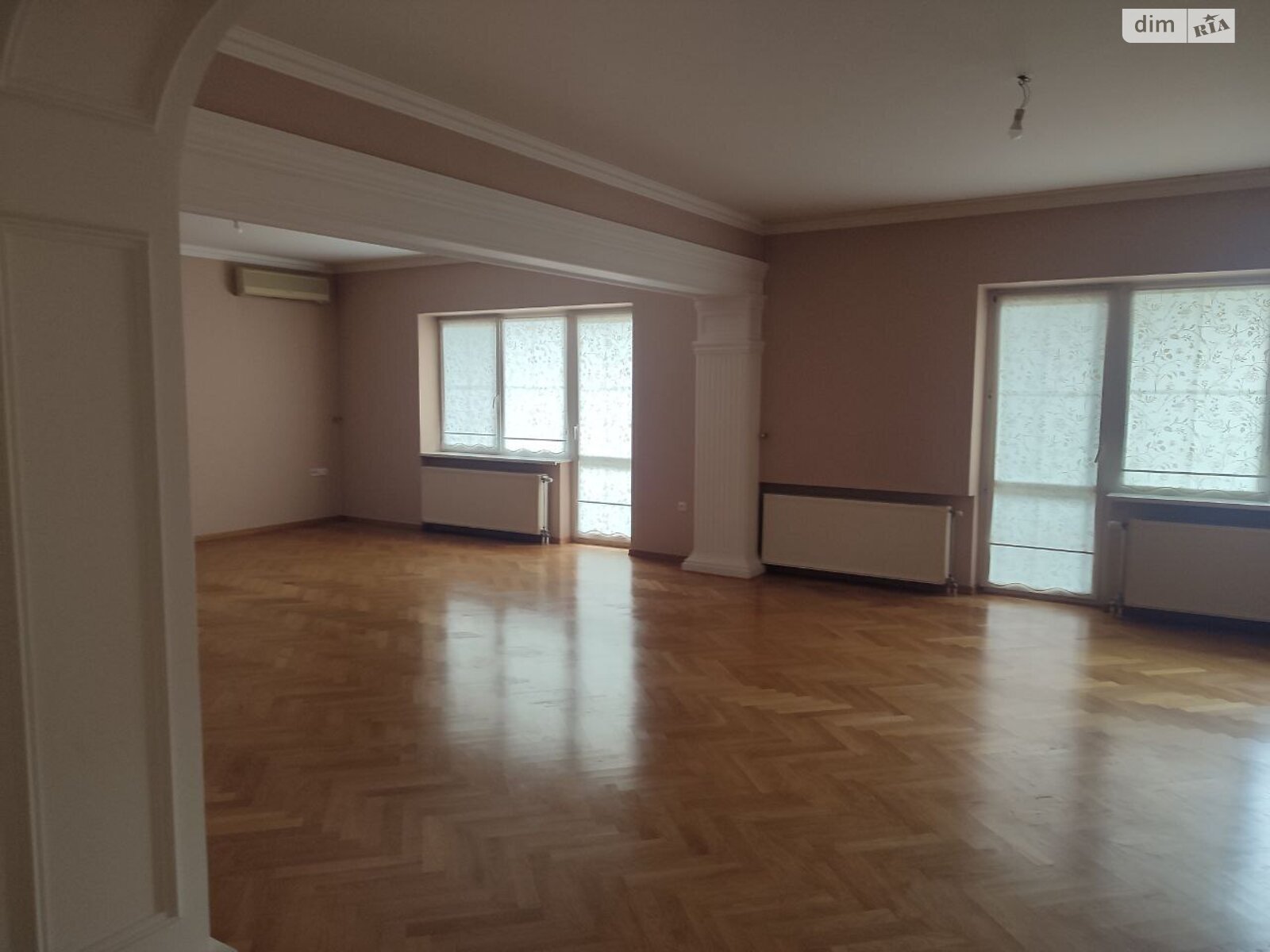 триповерховий будинок з опаленням, 632 кв. м, цегла. Продаж у Концове фото 1