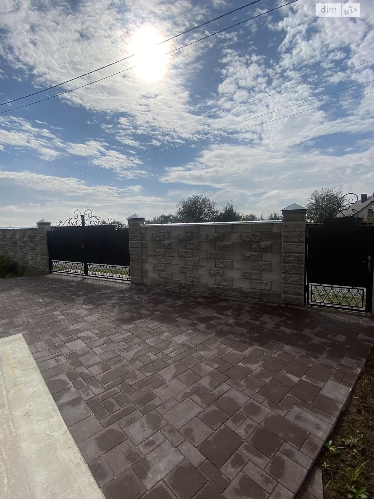 одноэтажный дом с верандой, 136 кв. м, блочно-кирпичный. Продажа в Корнине фото 1 одноэтажный дом с верандой, 136 кв. м, блочно-кирпичный. Продажа в Корнине фото 1