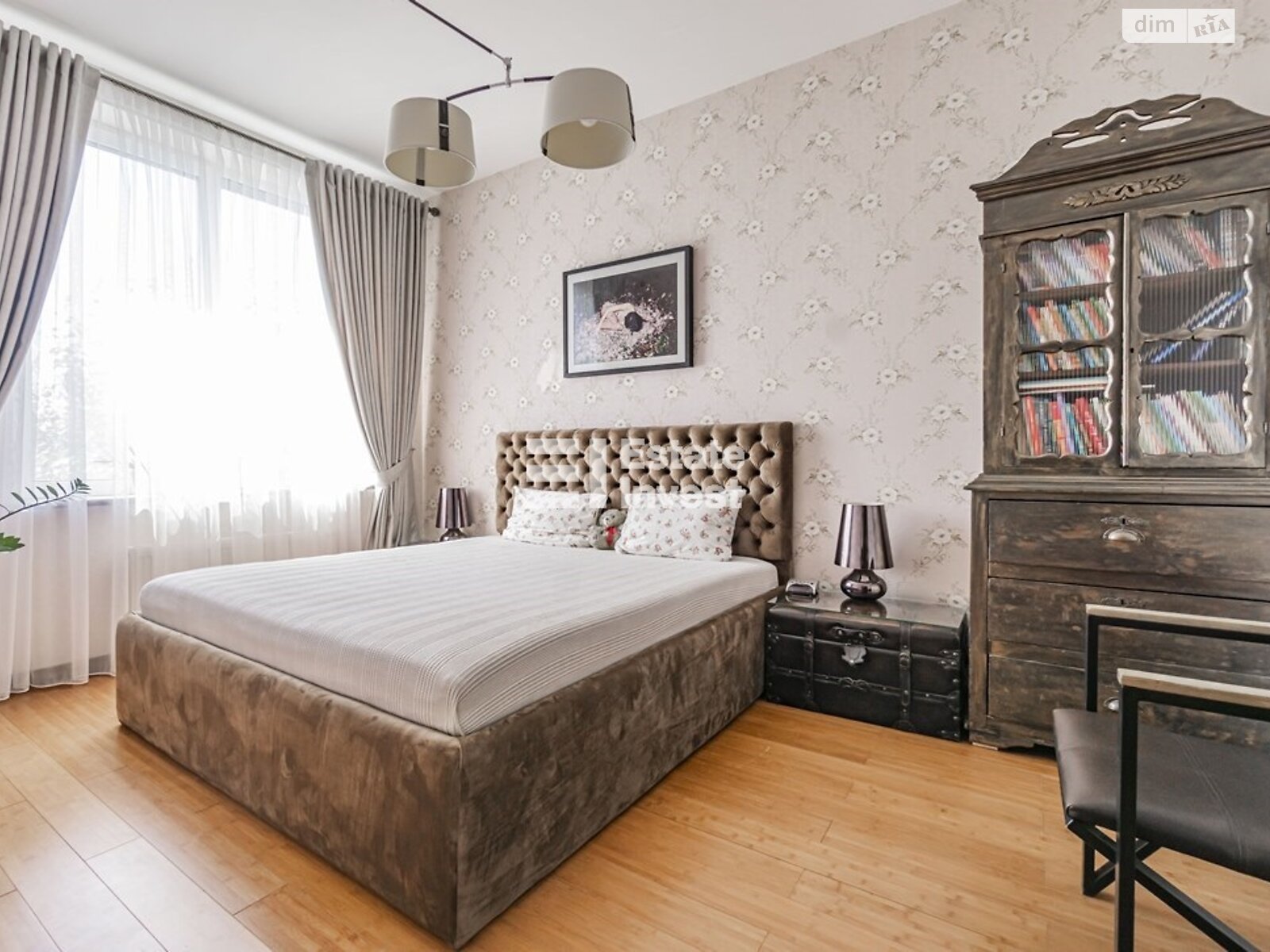 двоповерховий будинок з гаражем, 350 кв. м, цегла. Продаж у Коротичі фото 1 двоповерховий будинок з гаражем, 350 кв. м, цегла. Продаж у Коротичі фото 1
