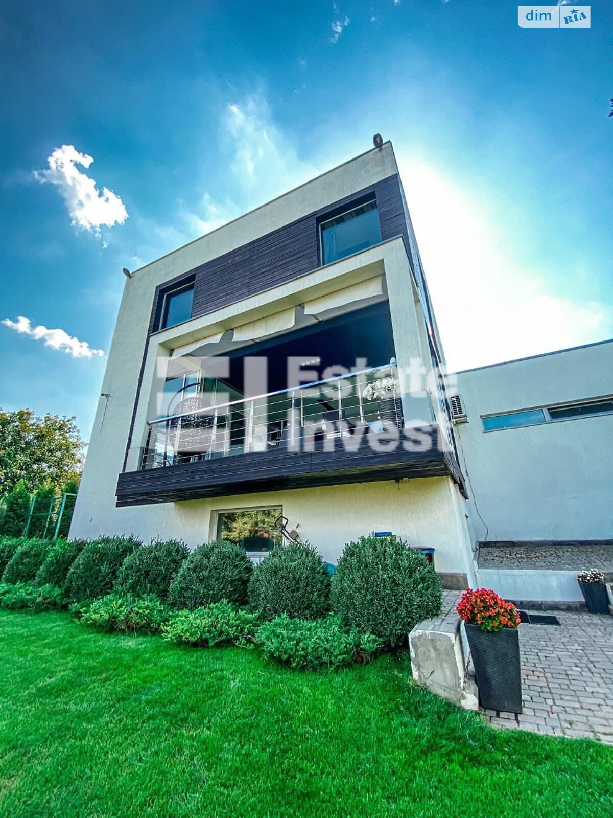 двоповерховий будинок з гаражем, 350 кв. м, цегла. Продаж у Коротичі фото 1 двоповерховий будинок з гаражем, 350 кв. м, цегла. Продаж у Коротичі фото 1