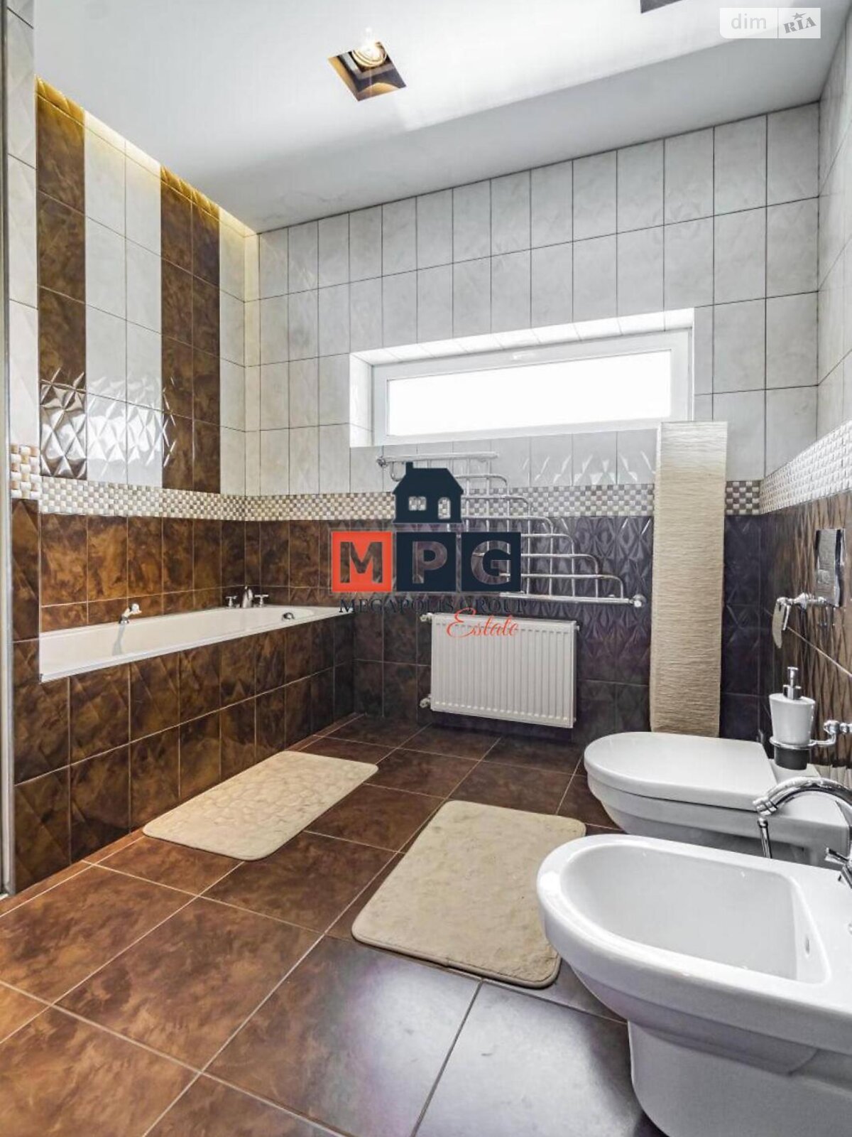 двоповерховий будинок, 350 кв. м, кирпич. Продаж у Коротичі фото 1 двоповерховий будинок, 350 кв. м, кирпич. Продаж у Коротичі фото 1
