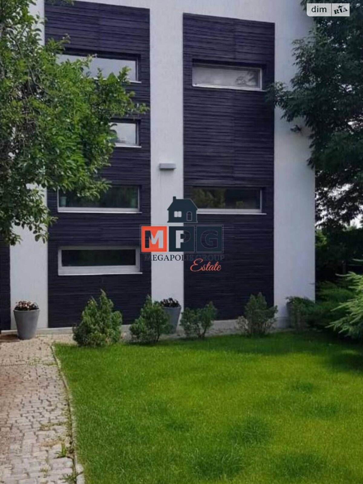 двоповерховий будинок, 350 кв. м, кирпич. Продаж у Коротичі фото 1 двоповерховий будинок, 350 кв. м, кирпич. Продаж у Коротичі фото 1