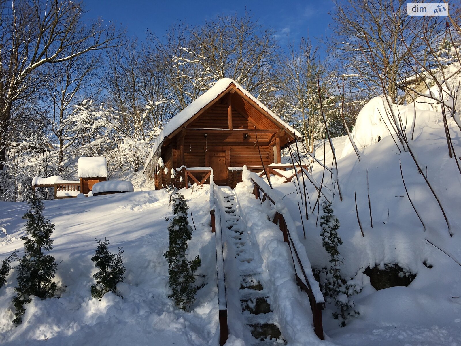 трехэтажный дом с отоплением, 465 кв. м, кирпич. Продажа в Косове фото 1