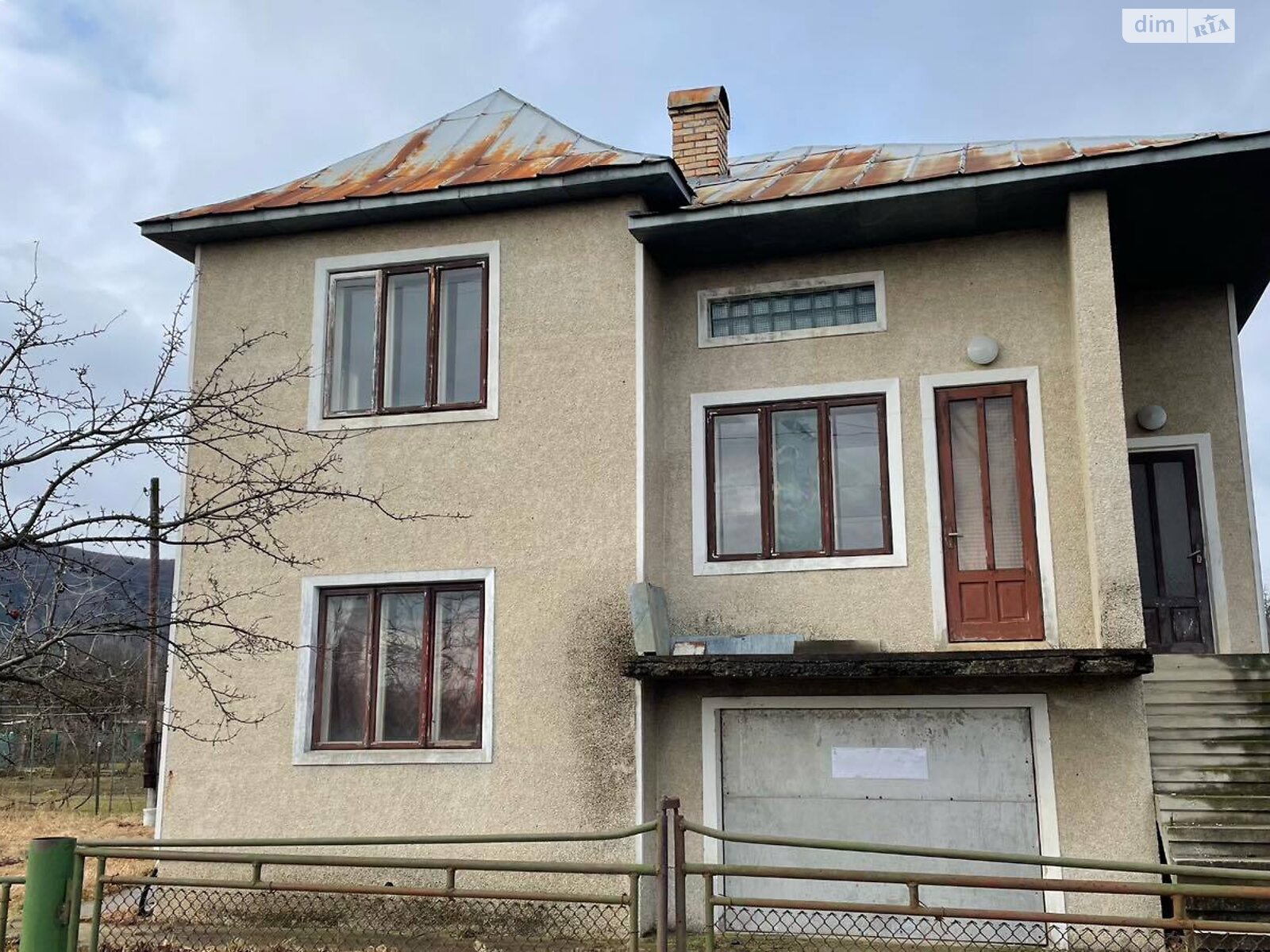 трехэтажный дом с гаражом, 167 кв. м, кирпич. Продажа в Косове фото 1