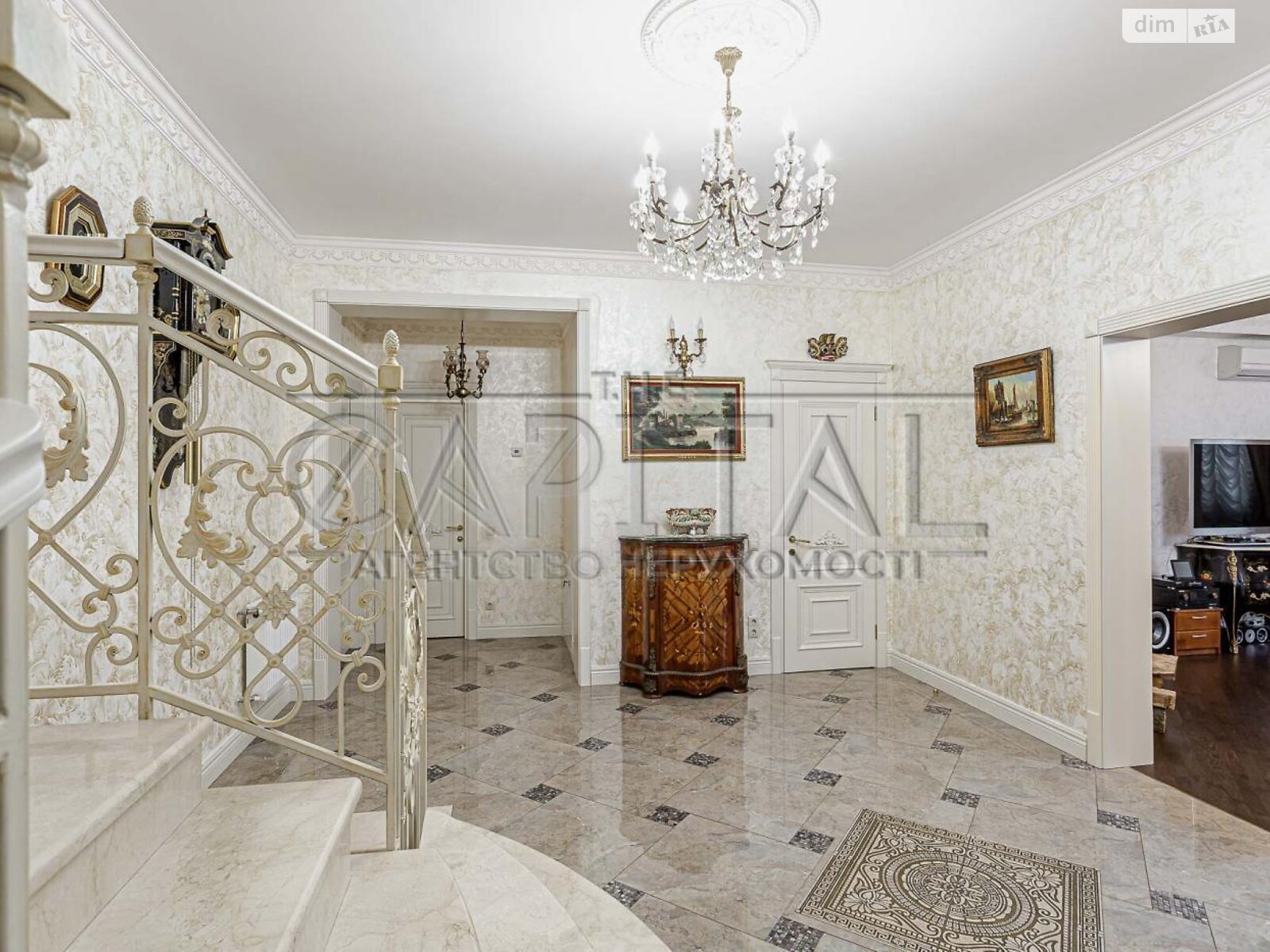 трехэтажный дом с балконом, 540 кв. м, кирпич. Продажа в Козине фото 1