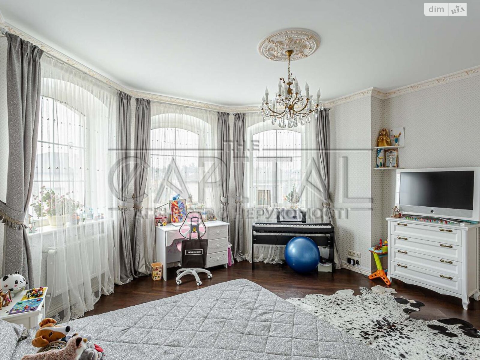 трехэтажный дом с балконом, 540 кв. м, кирпич. Продажа в Козине фото 1