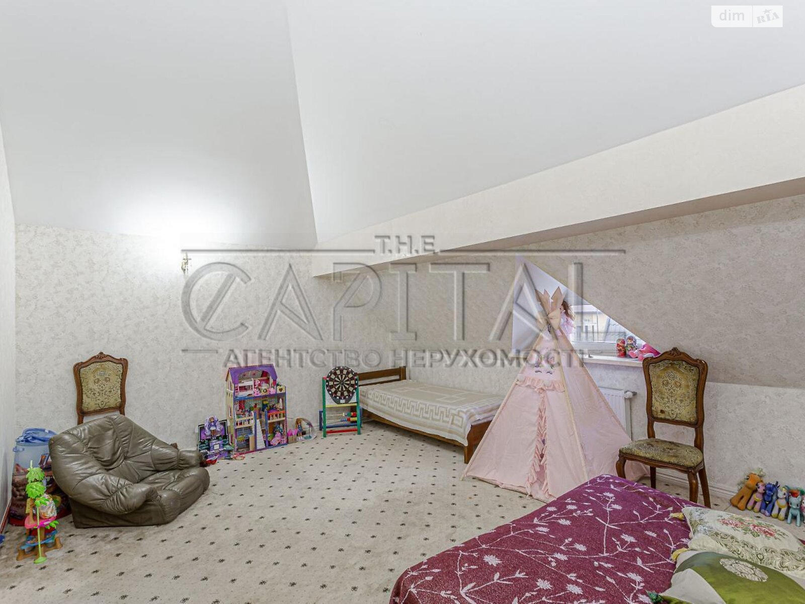 трехэтажный дом с балконом, 540 кв. м, кирпич. Продажа в Козине фото 1