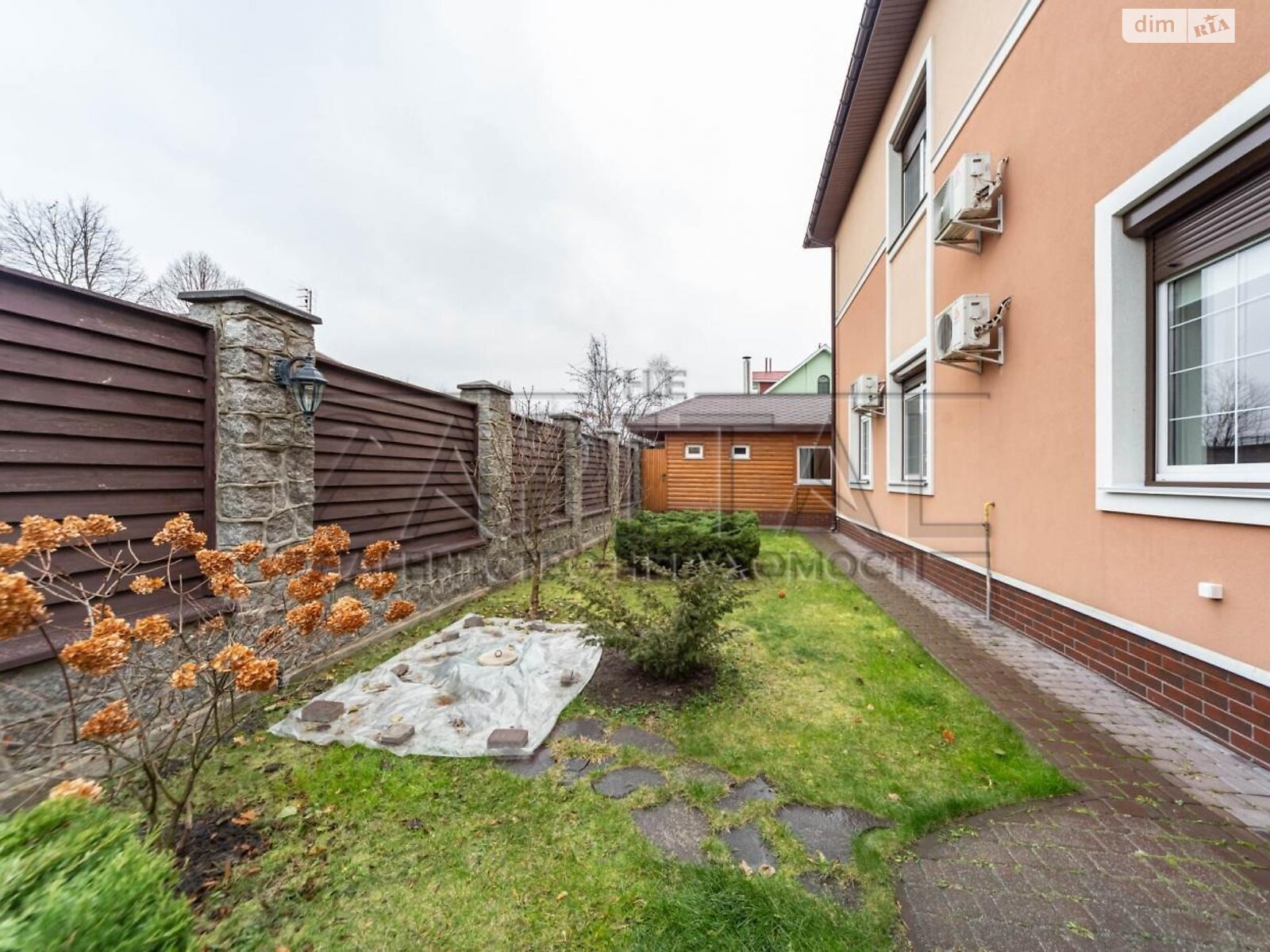 двоповерховий будинок з мансардою, 258 кв. м, цегла. Продаж у Козині фото 1 двоповерховий будинок з мансардою, 258 кв. м, цегла. Продаж у Козині фото 1
