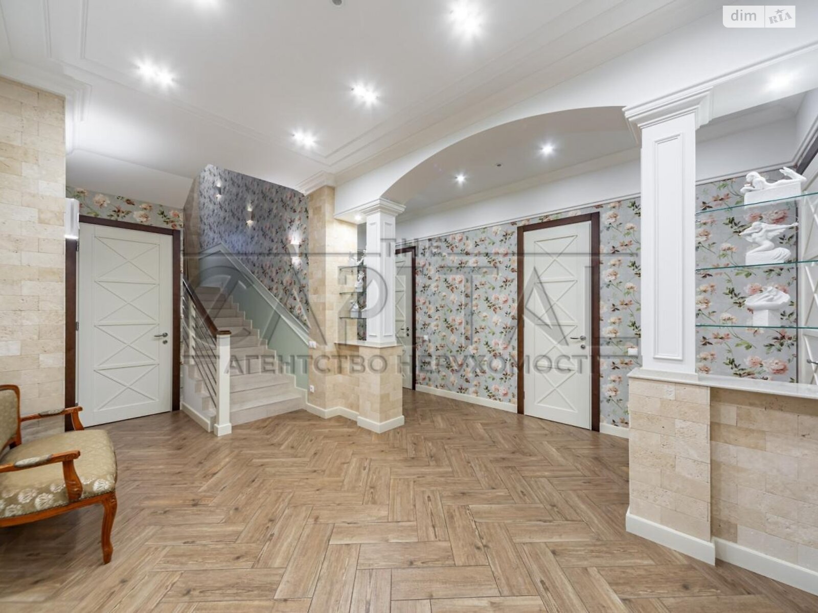 двоповерховий будинок з мансардою, 258 кв. м, цегла. Продаж у Козині фото 1 двоповерховий будинок з мансардою, 258 кв. м, цегла. Продаж у Козині фото 1