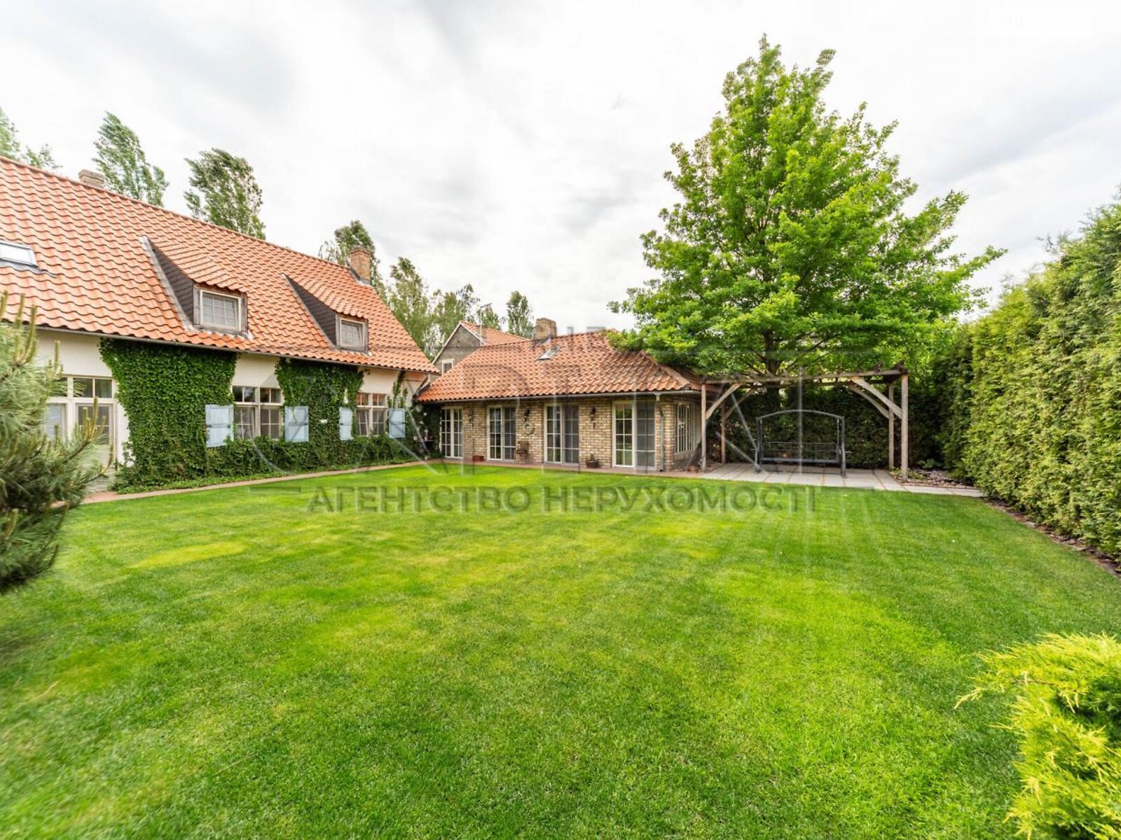 двоповерховий будинок з опаленням, 190 кв. м, цегла. Продаж у Козині фото 1 двоповерховий будинок з опаленням, 190 кв. м, цегла. Продаж у Козині фото 1