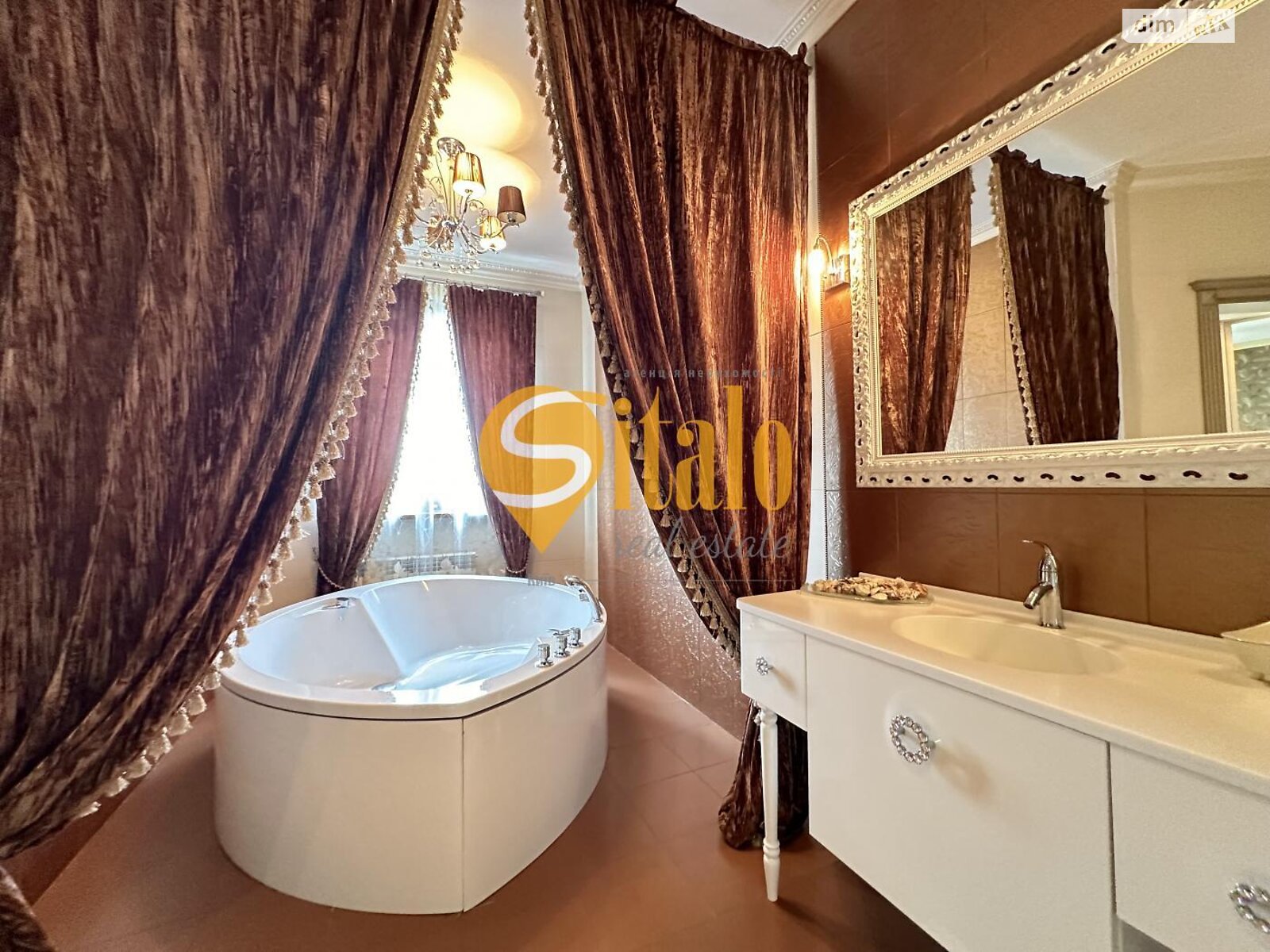 трехэтажный дом с отоплением, 390 кв. м, кирпич. Продажа в Козине фото 1 трехэтажный дом с отоплением, 390 кв. м, кирпич. Продажа в Козине фото 1