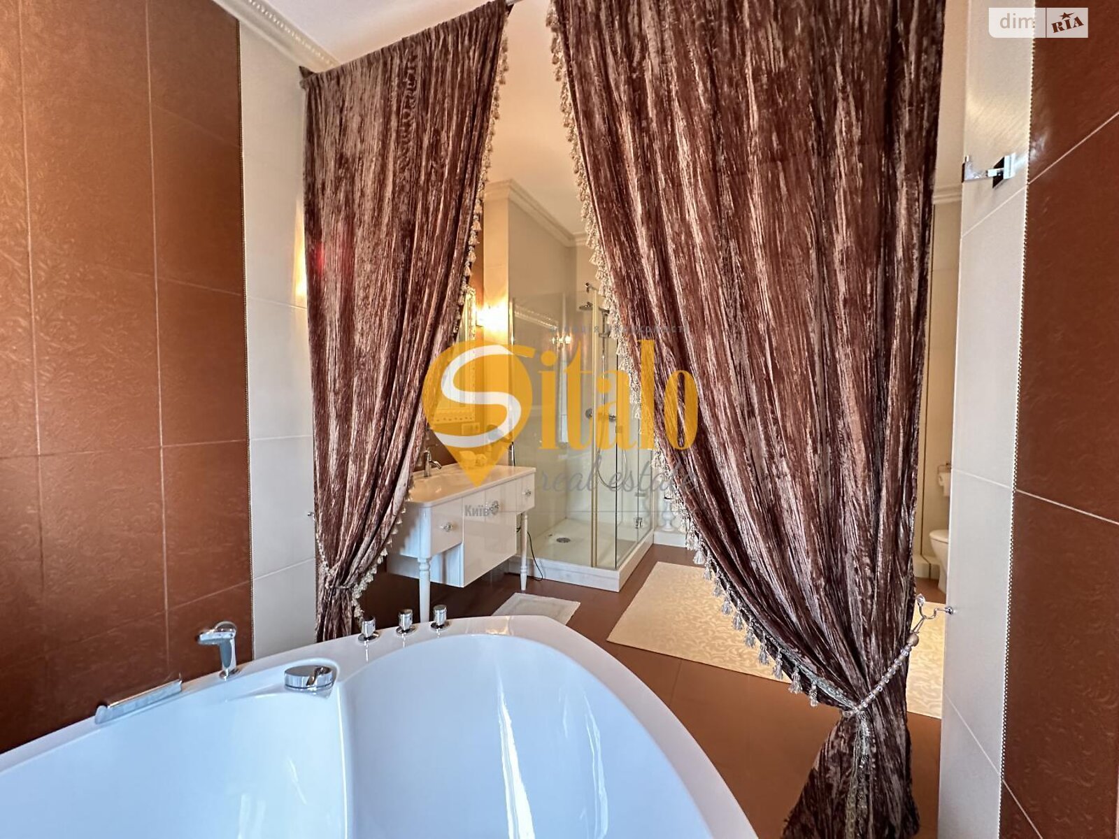 трехэтажный дом с отоплением, 390 кв. м, кирпич. Продажа в Козине фото 1 трехэтажный дом с отоплением, 390 кв. м, кирпич. Продажа в Козине фото 1