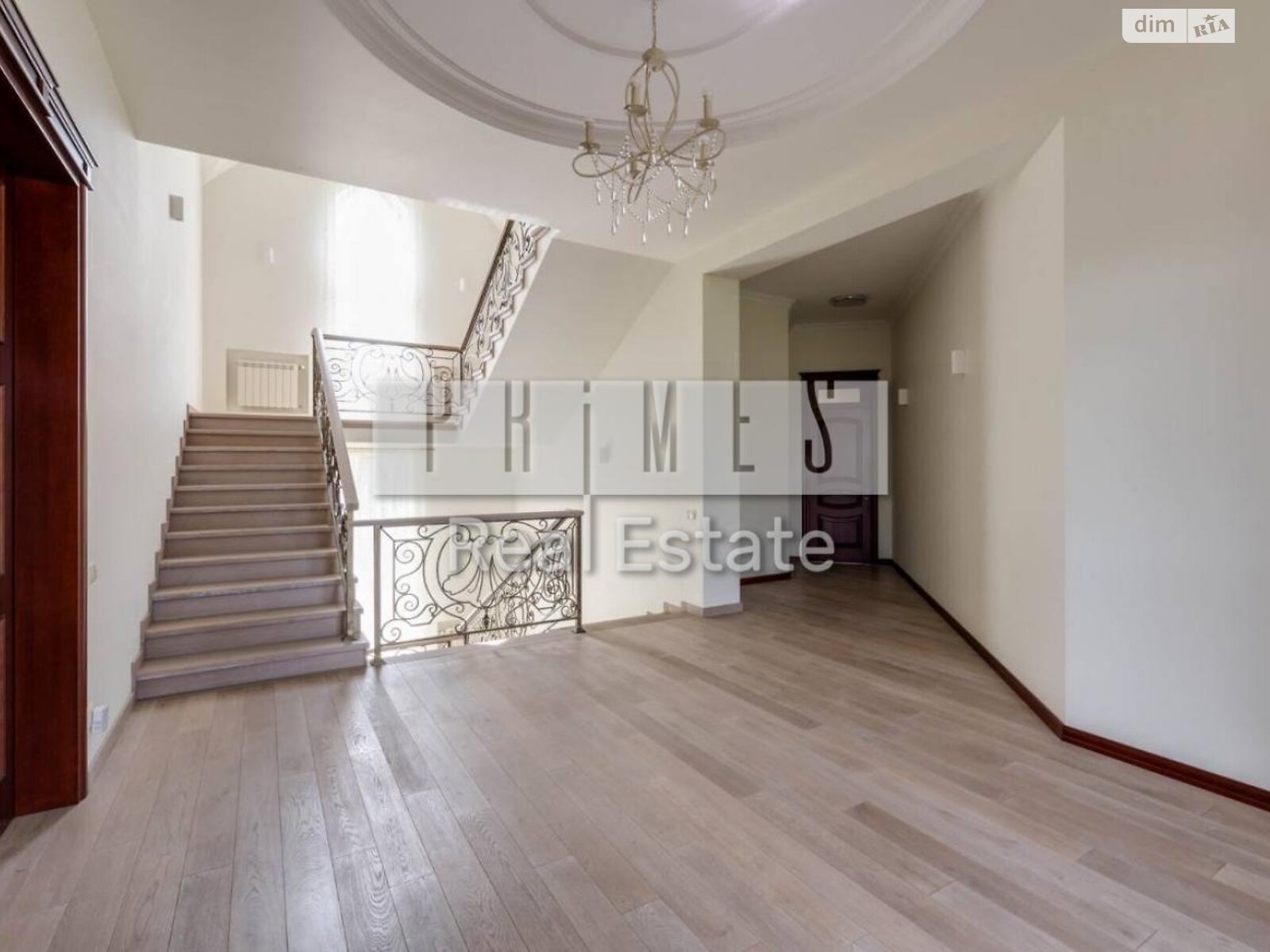 трехэтажный дом с гаражом, 912 кв. м, кирпич. Продажа в Козине фото 1 трехэтажный дом с гаражом, 912 кв. м, кирпич. Продажа в Козине фото 1